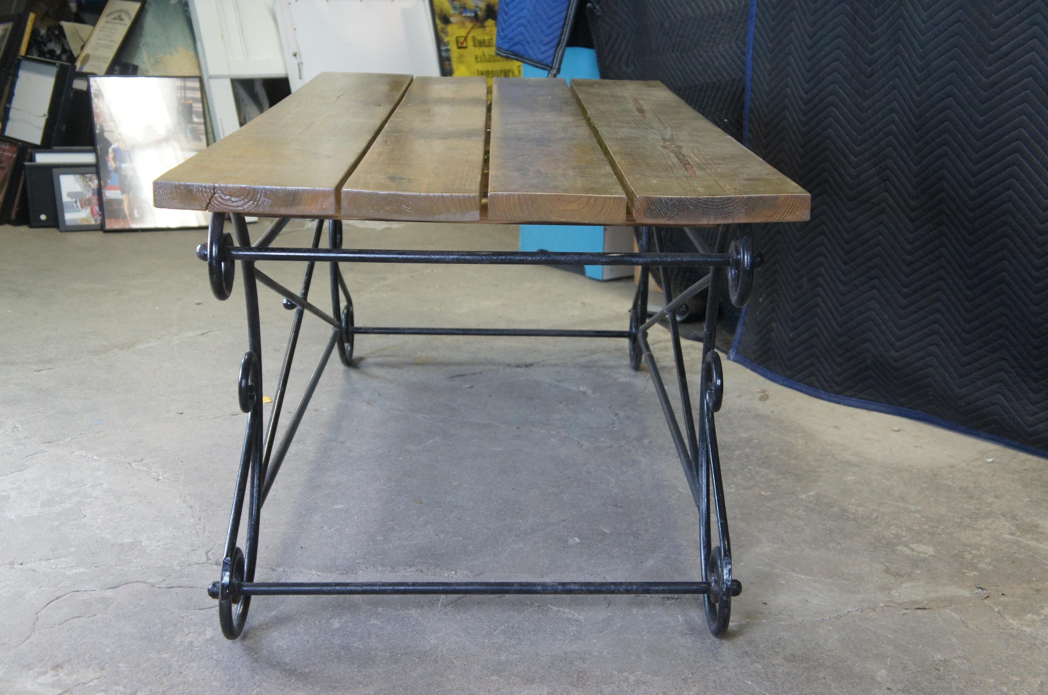 Table de salle à manger d'extérieur en fer à volutes néoclassique directoire vintage 72