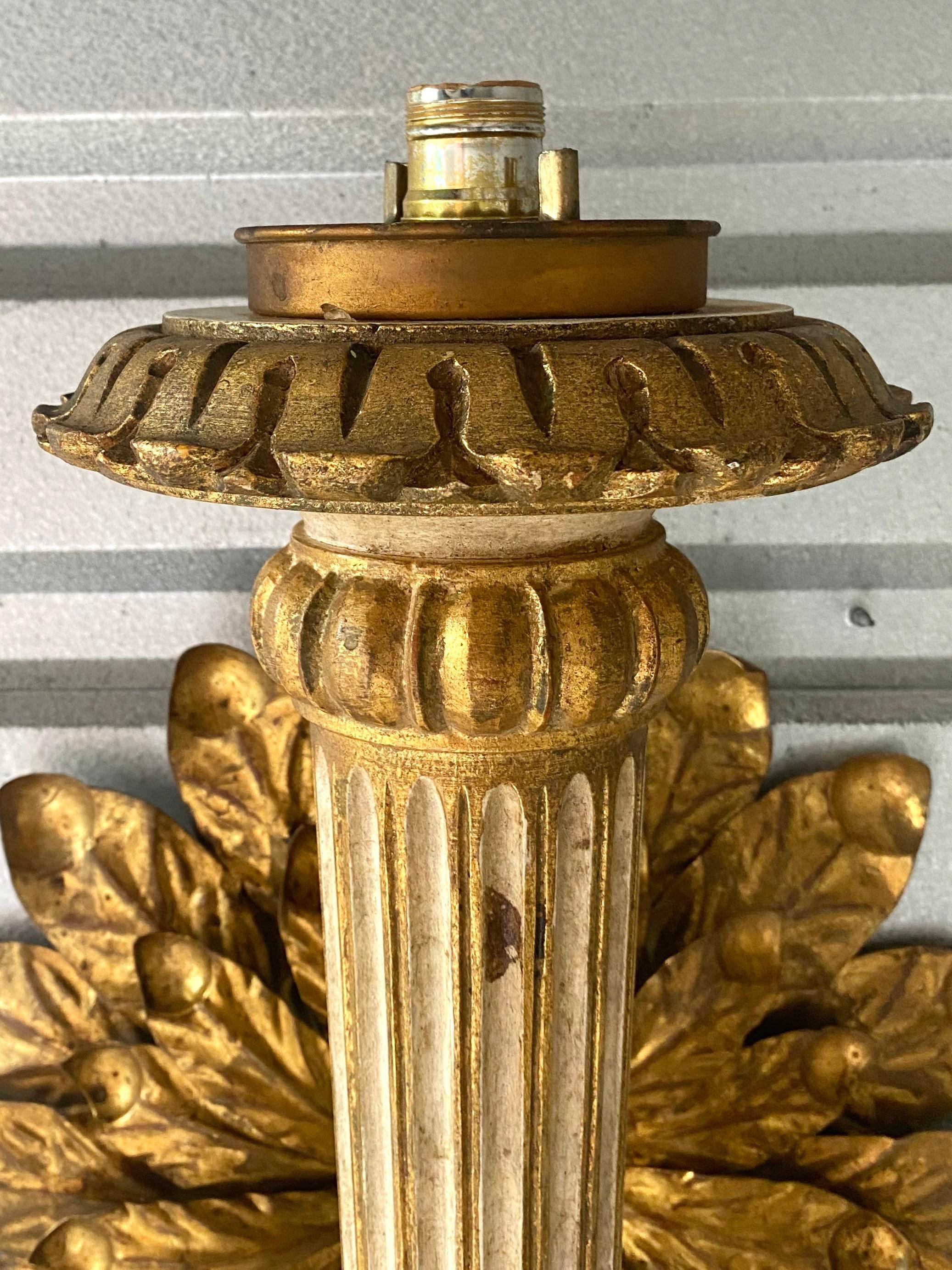 Vintage Neoclassical Gilt Flower Wall Lamp For Sale 1