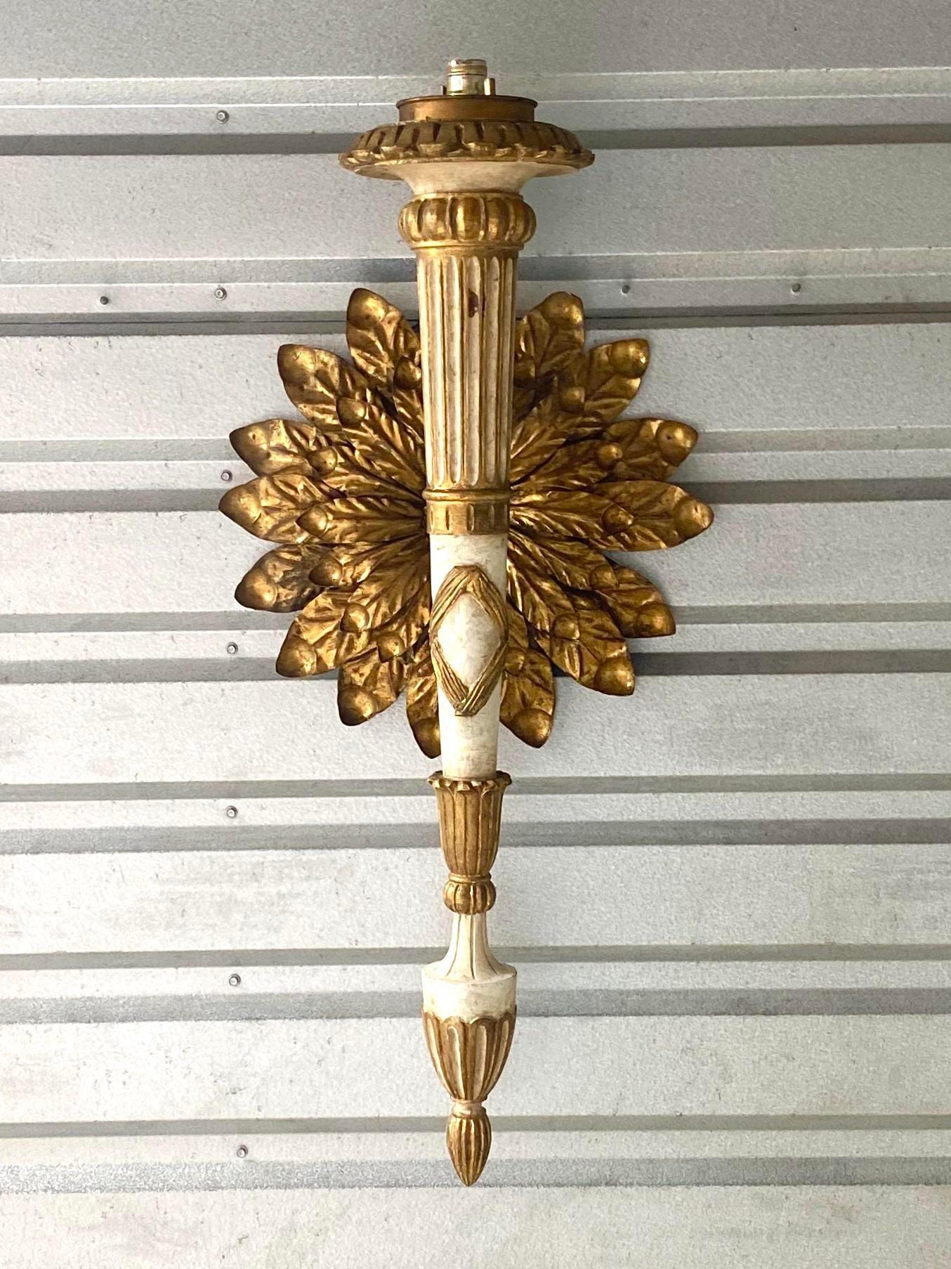 Vintage Neoclassical Gilt Flower Wall Lamp For Sale 4