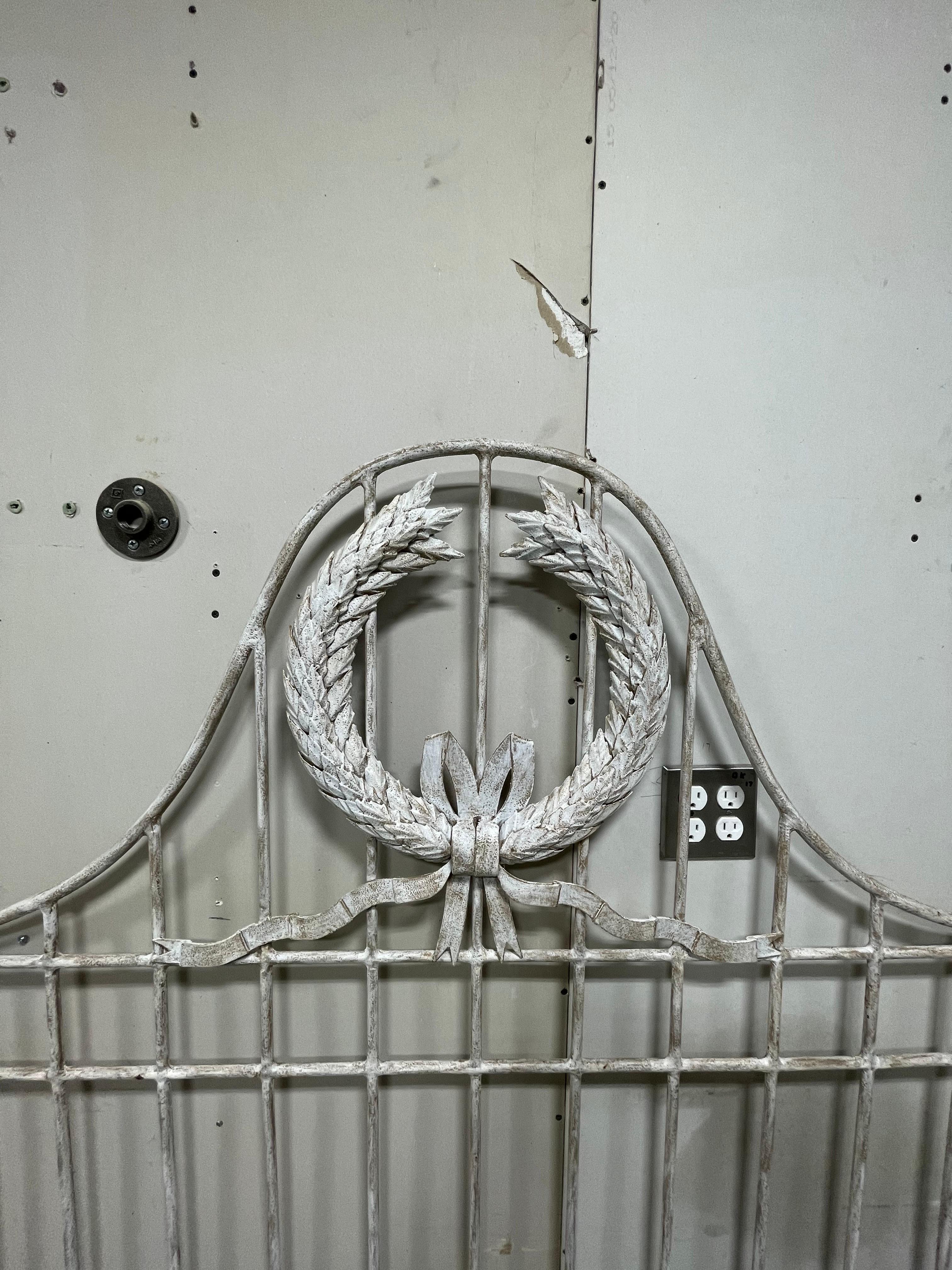 Vintage Neoclassical Iron Four Poster Bed Maitland Smith For Sale 1