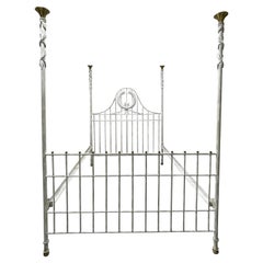 Cama neoclásica vintage de hierro con cuatro postes Maitland Smith