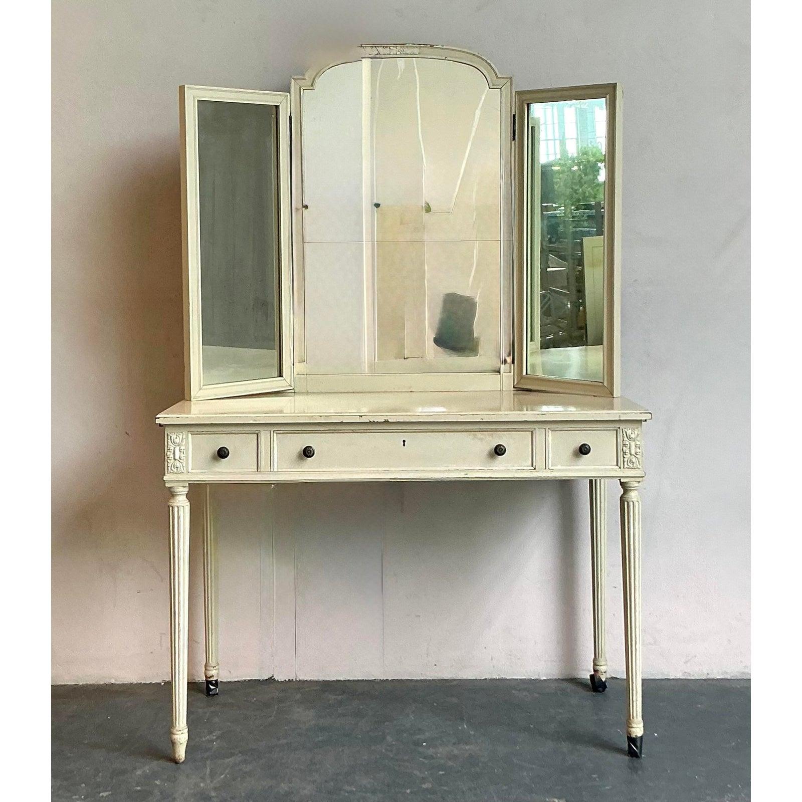 Vintage Neoclassical Irving and Casson Davenport Mirror Vanity In Good Condition For Sale In West Palm Beach, FL