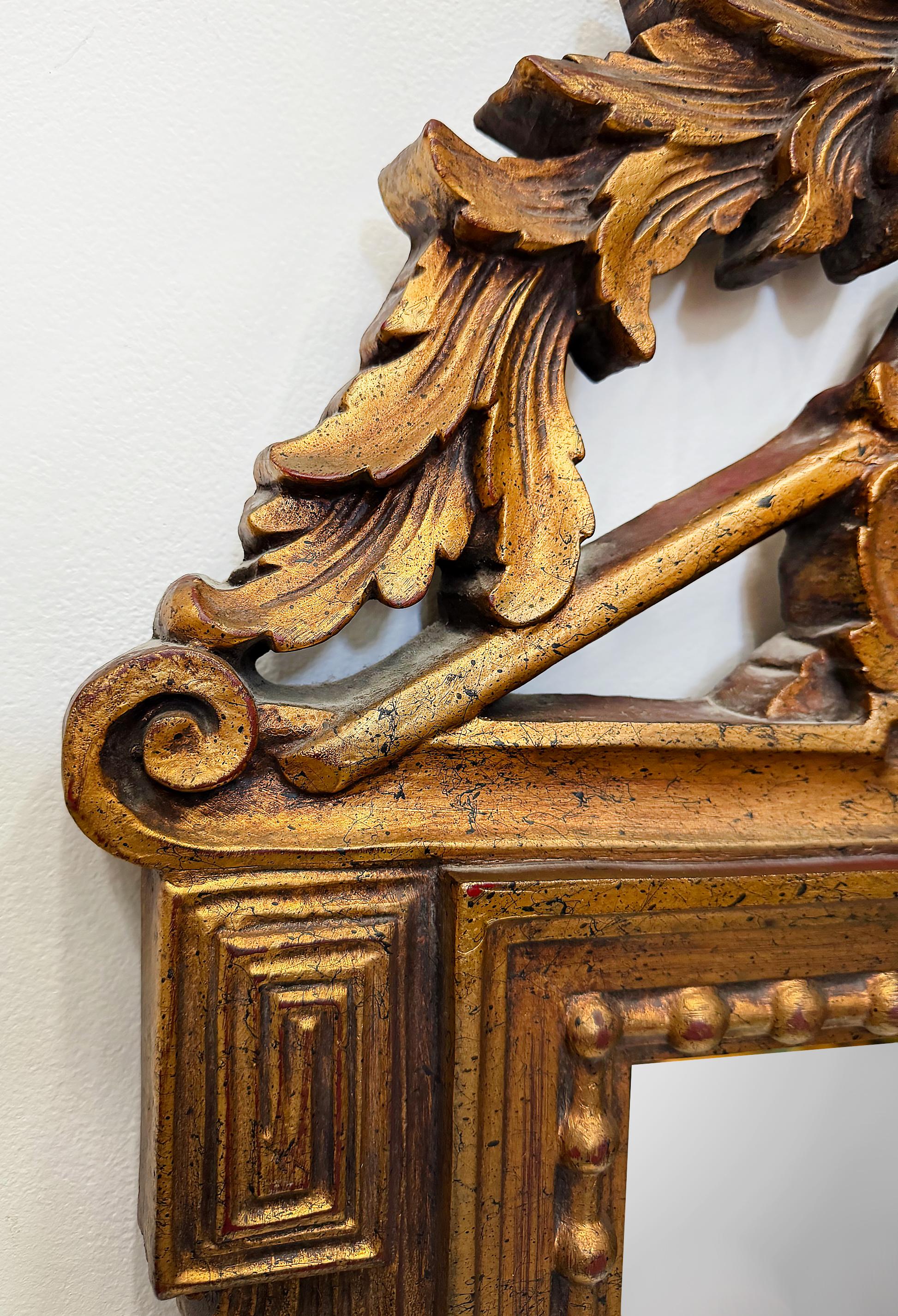 italien Miroir vintage néoclassique en bois doré de La Barge, cartouche de panier de fleurs à clé grecque en vente