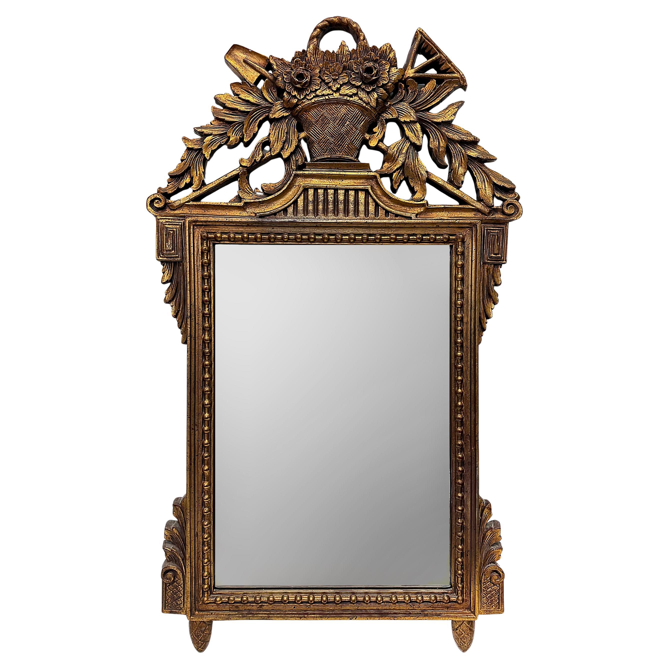 Miroir vintage néoclassique en bois doré de La Barge, cartouche de panier de fleurs à clé grecque en vente