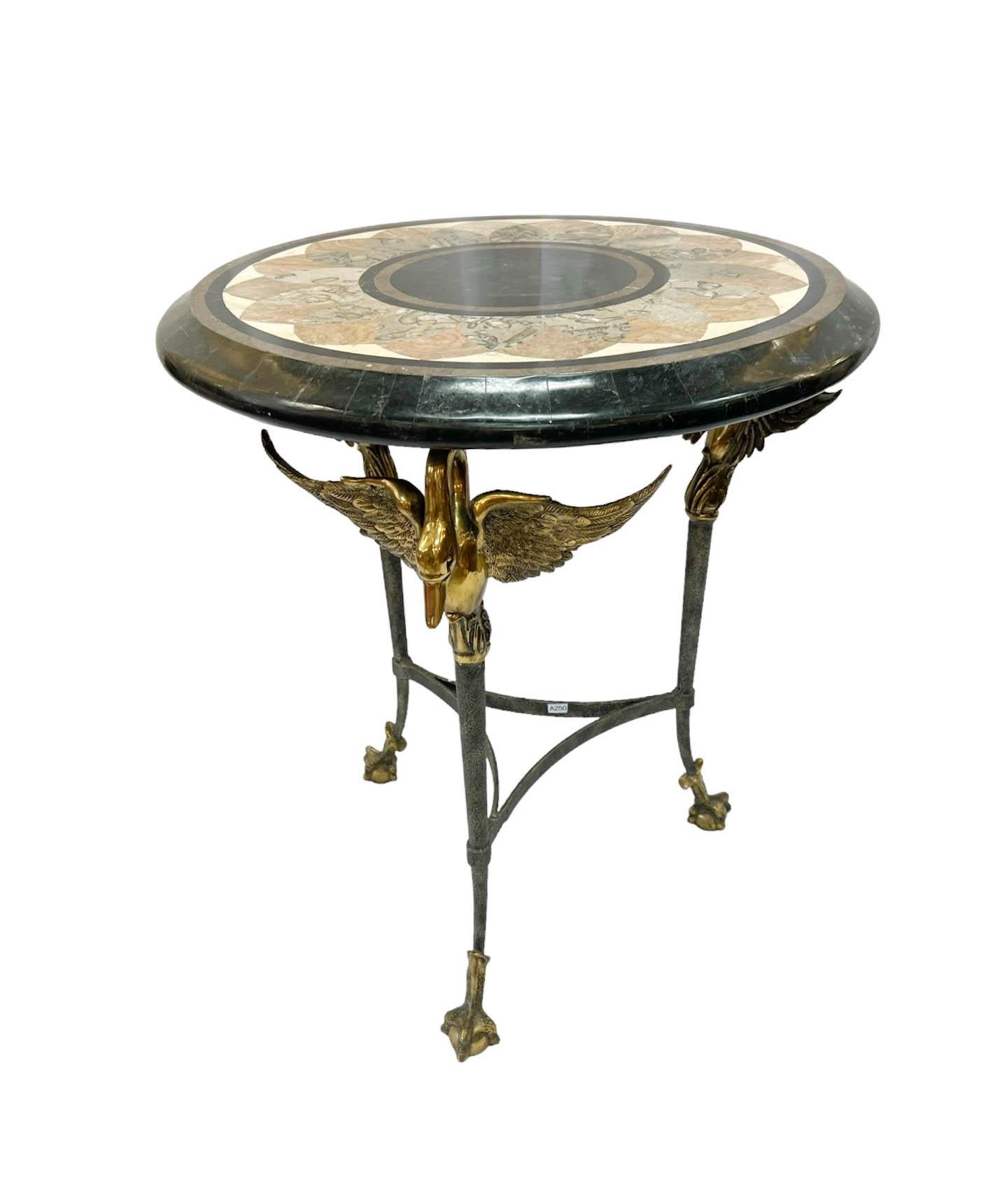 Néoclassique Table d'appoint néoclassique incrustée en marbre de Maitland-Smith en vente