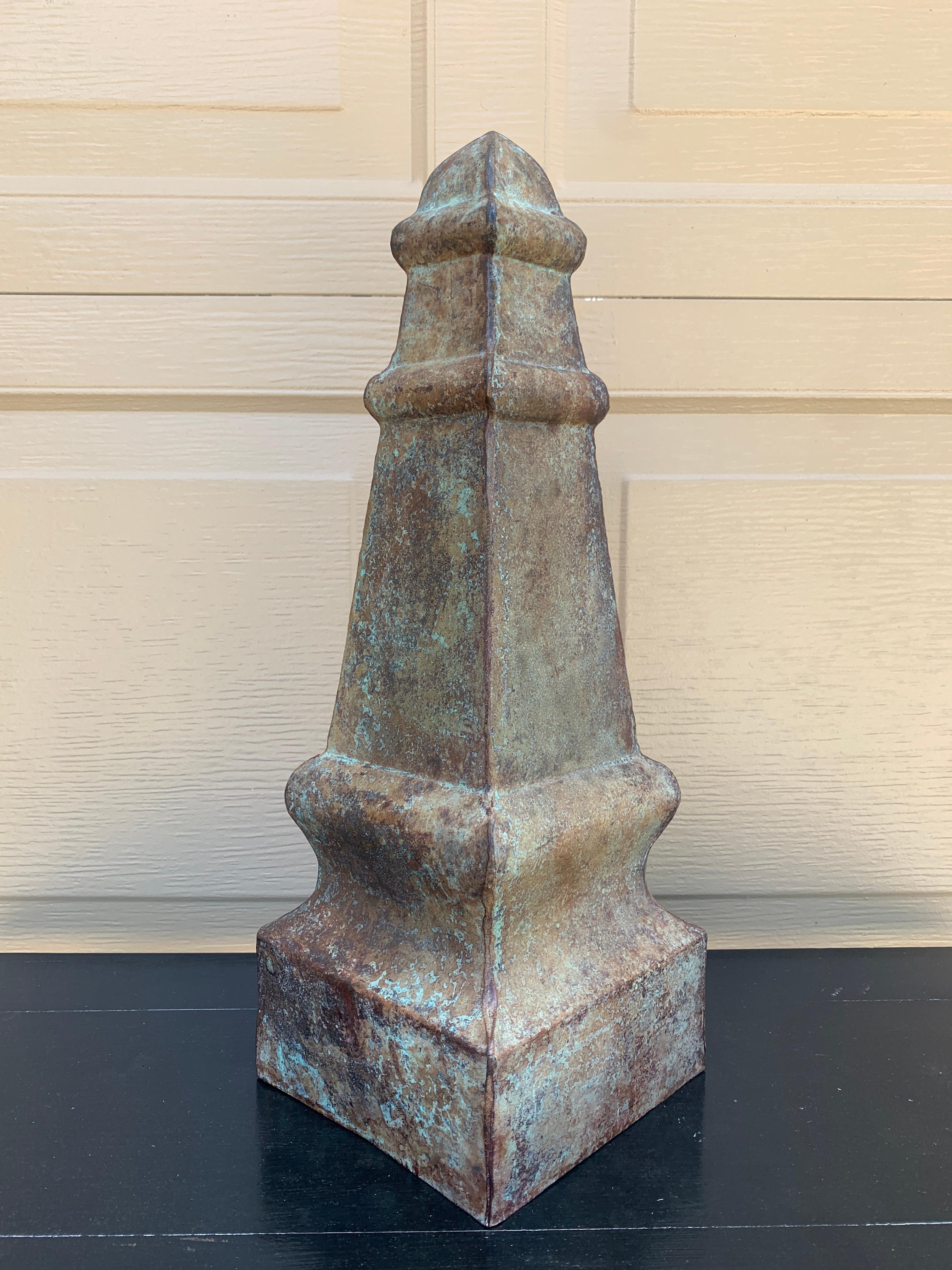Eine schöne Vintage Metall Garten Finial oder Obelisk

USA, Ende des 20. Jahrhunderts

Maße: 6 