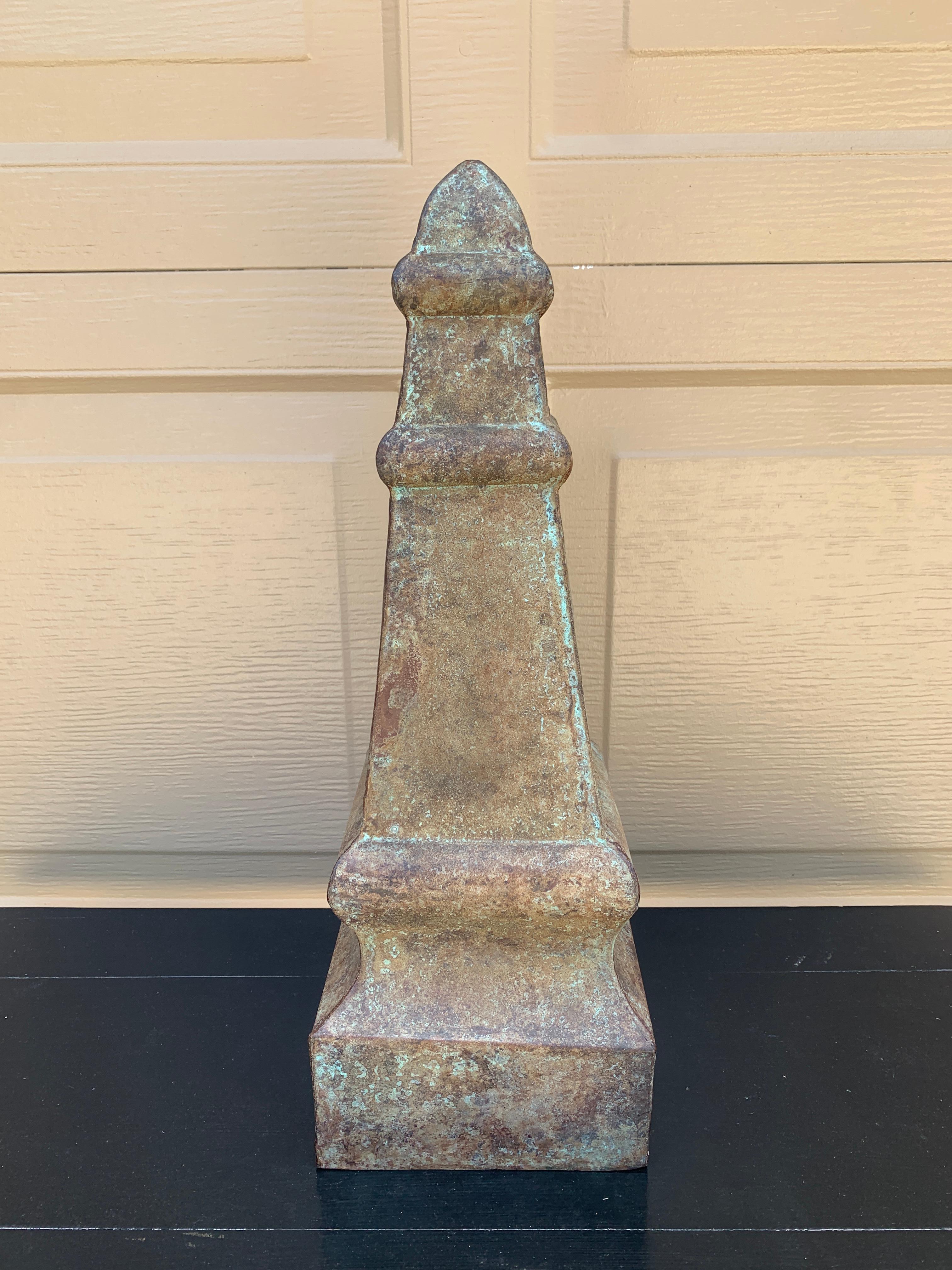 Vintage Neoklassischen Metall Garten Finial oder Obelisk (20. Jahrhundert) im Angebot