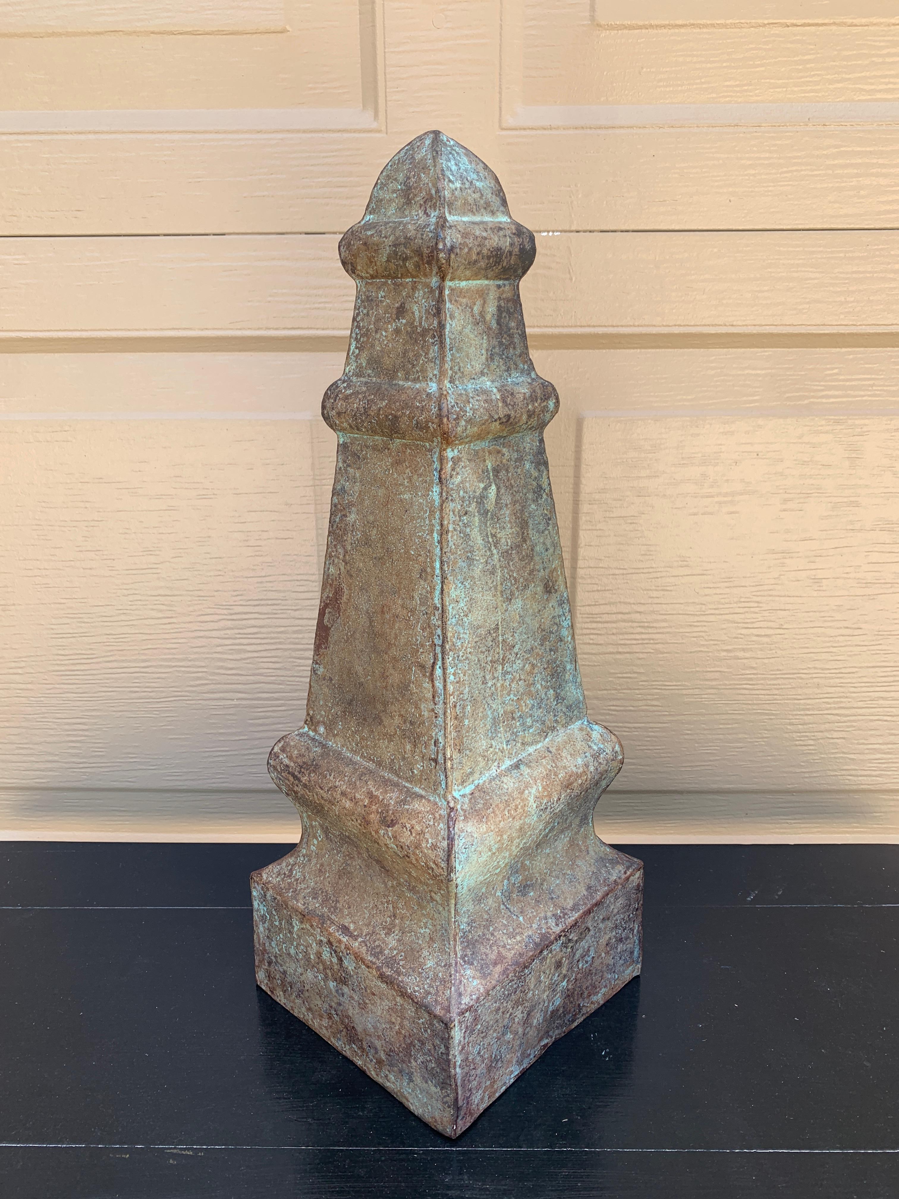 Vintage Neoklassischen Metall Garten Finial oder Obelisk im Angebot 1