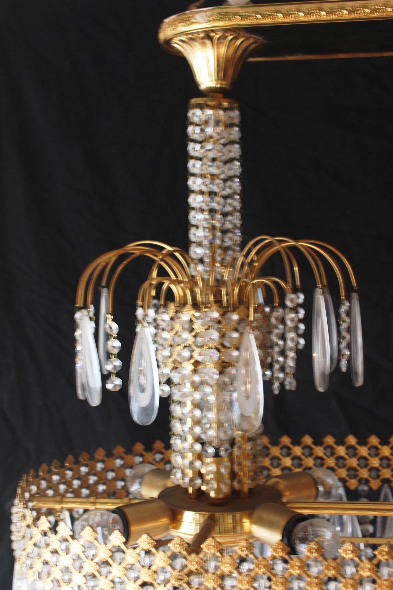 Vintage Neoclassical Murano Glass & Swarovski Crystal Chandelier, 1980s In Excellent Condition For Sale In Valencia, Valencia