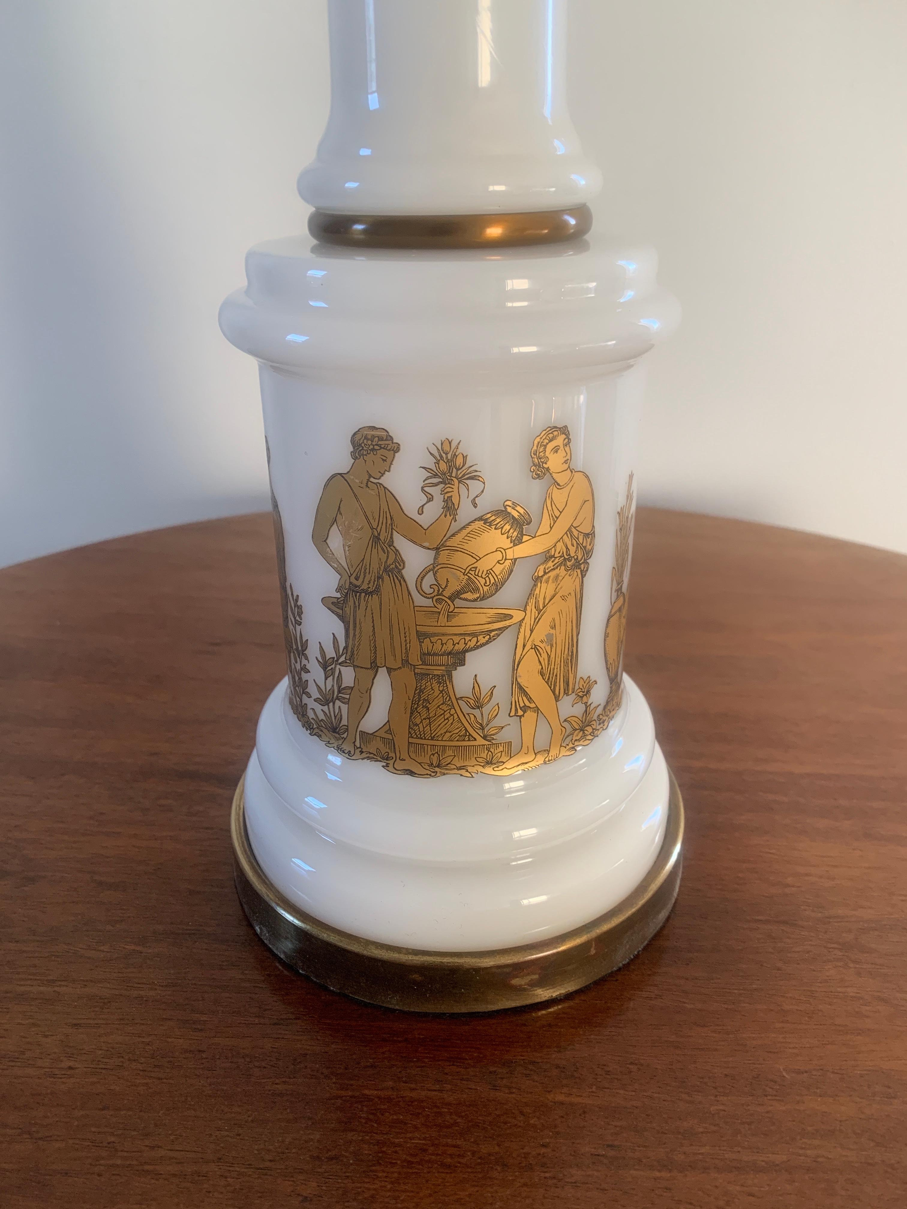 Vintage Neoclassical Opaline Table Lamp In Good Condition For Sale In Elkhart, IN