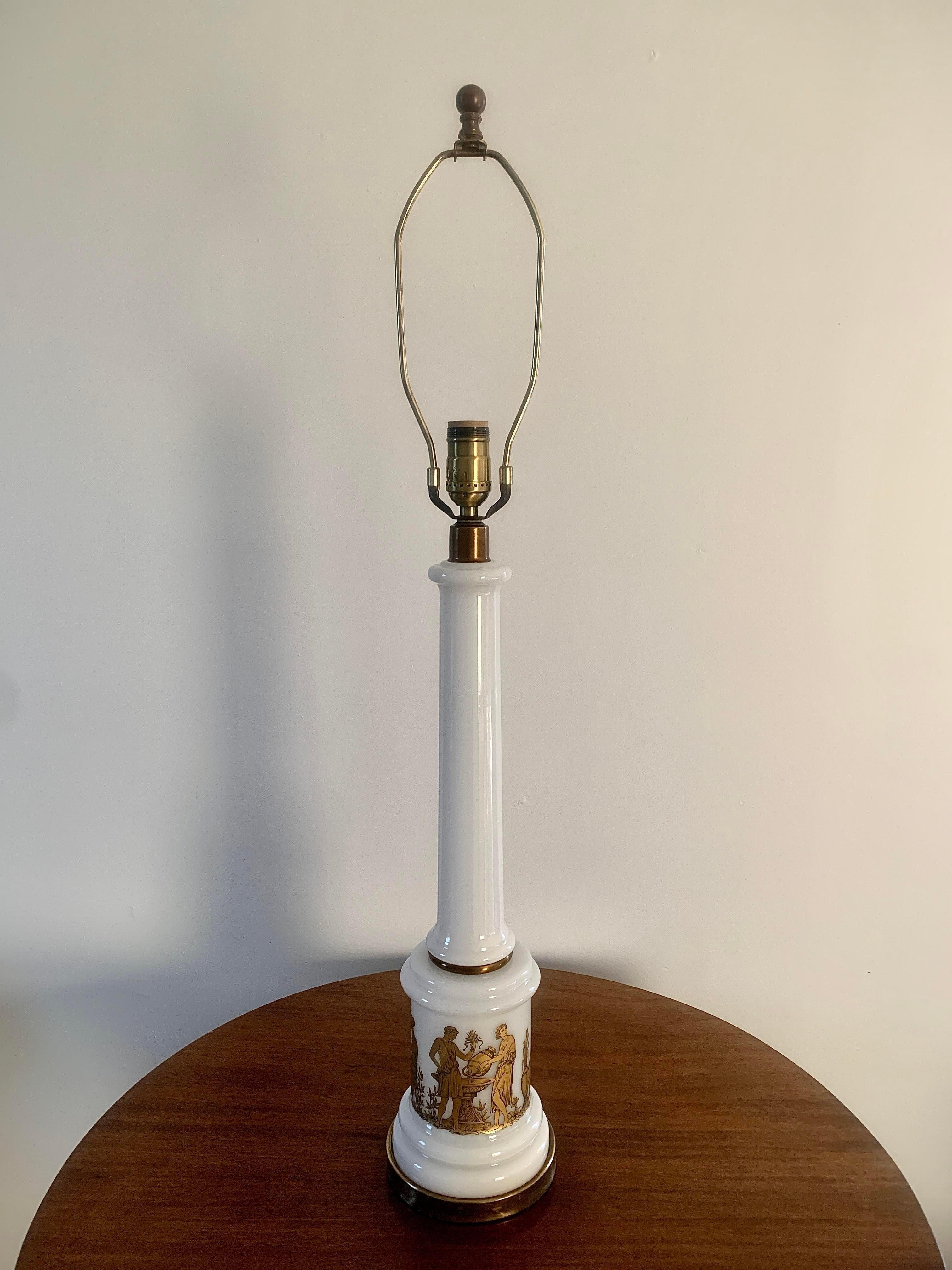 Lampe de bureau néoclassique vintage en opaline en vente 1