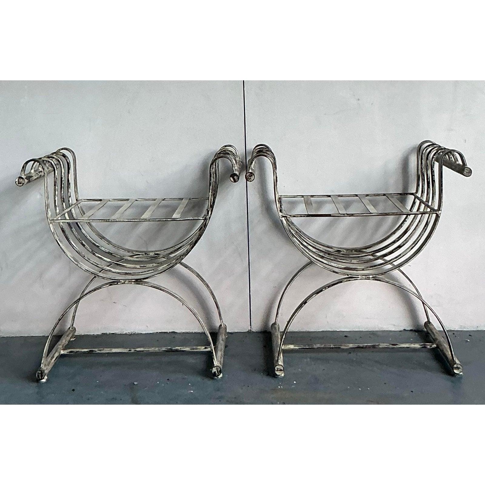 Vintage Neoclassical Patinated Curule Bench - A Pair Bon état - En vente à West Palm Beach, FL