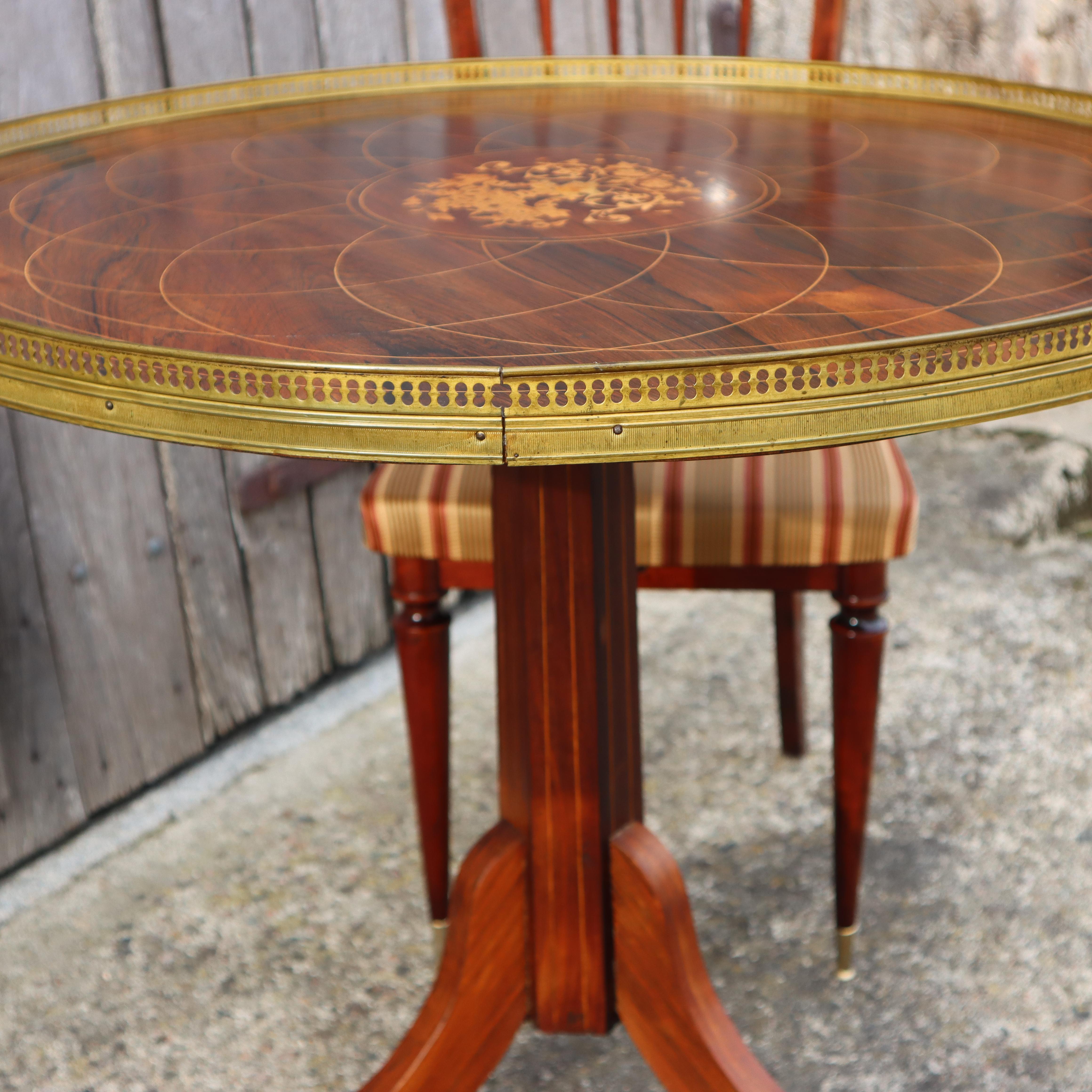 Vintage Neoclassical  Pedestal Table- Inlay work - Brass Gallery-60s For Sale 3