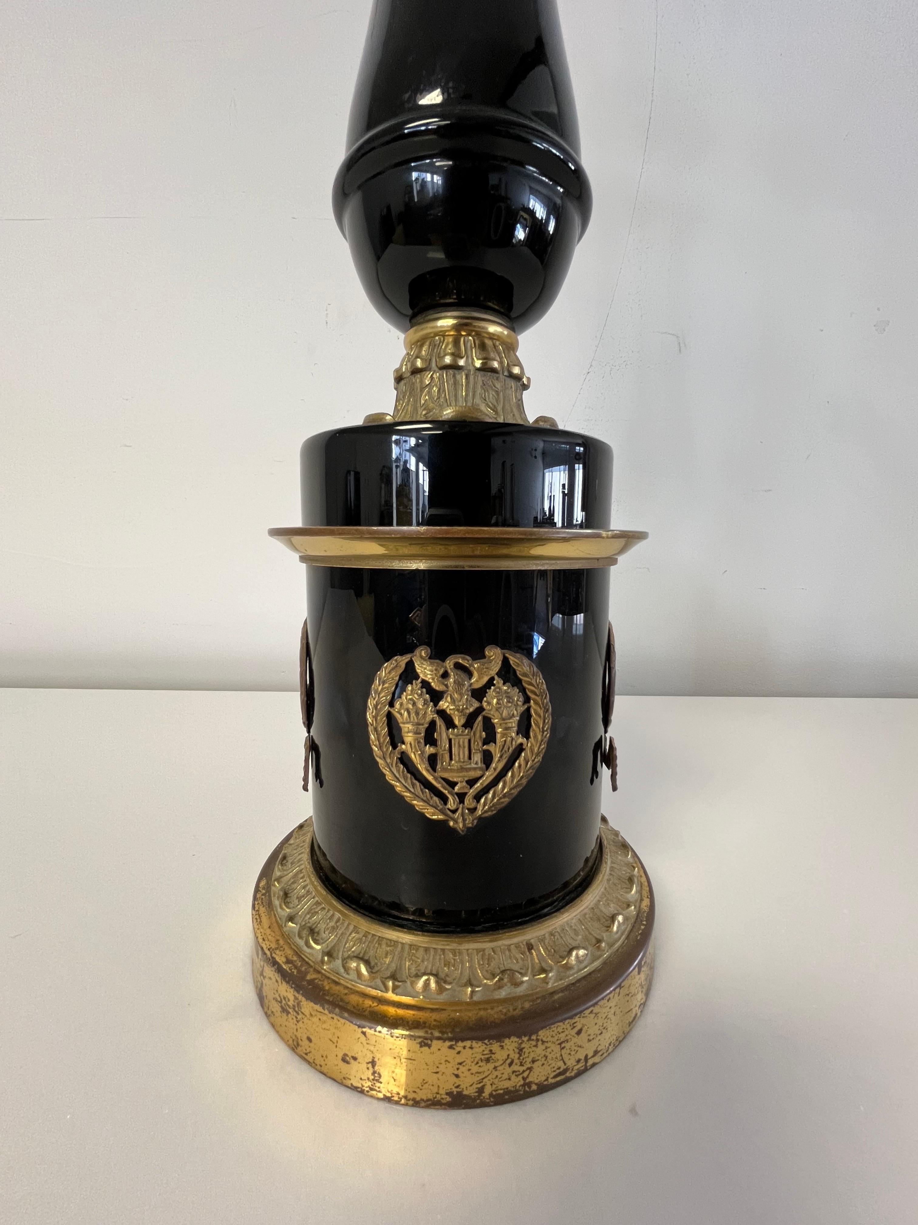 Vintage Neoclassical Porcelain Lamp In Good Condition For Sale In W Allenhurst, NJ