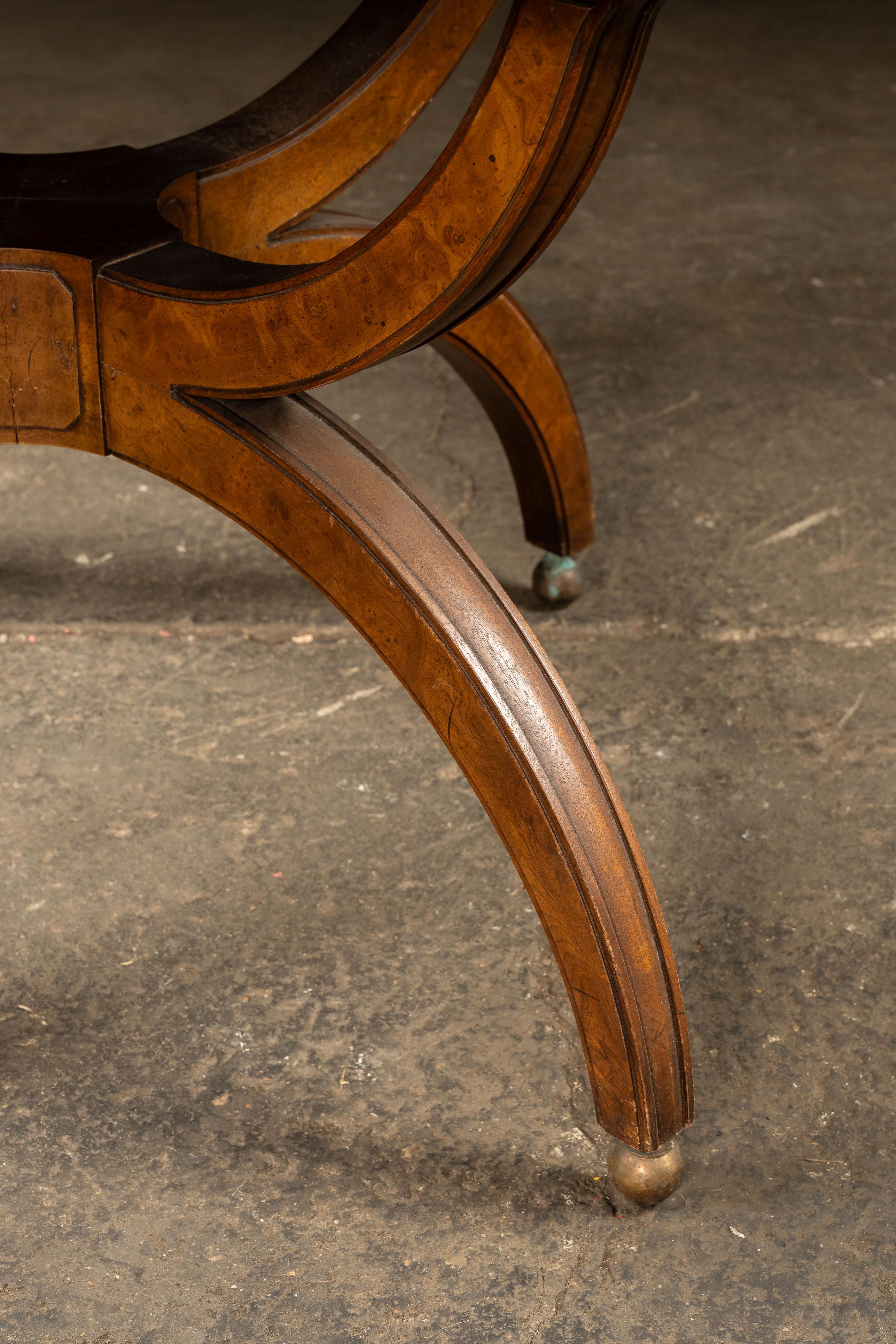 Vintage Neoclassical Quatrefoil Parlor Table For Sale 5