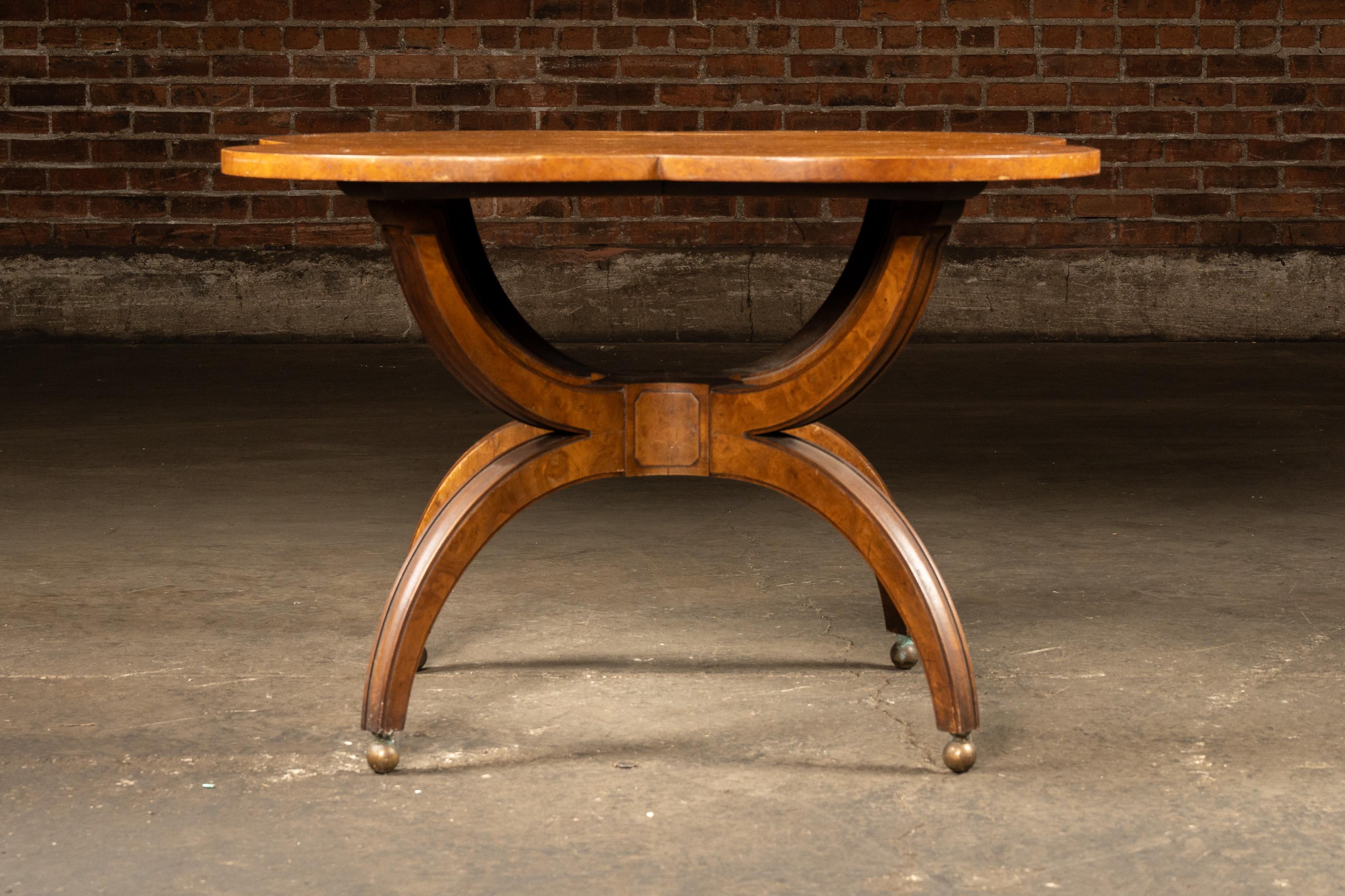 Vintage Neoclassical Quatrefoil Parlor Table In Good Condition For Sale In Dekalb, IL