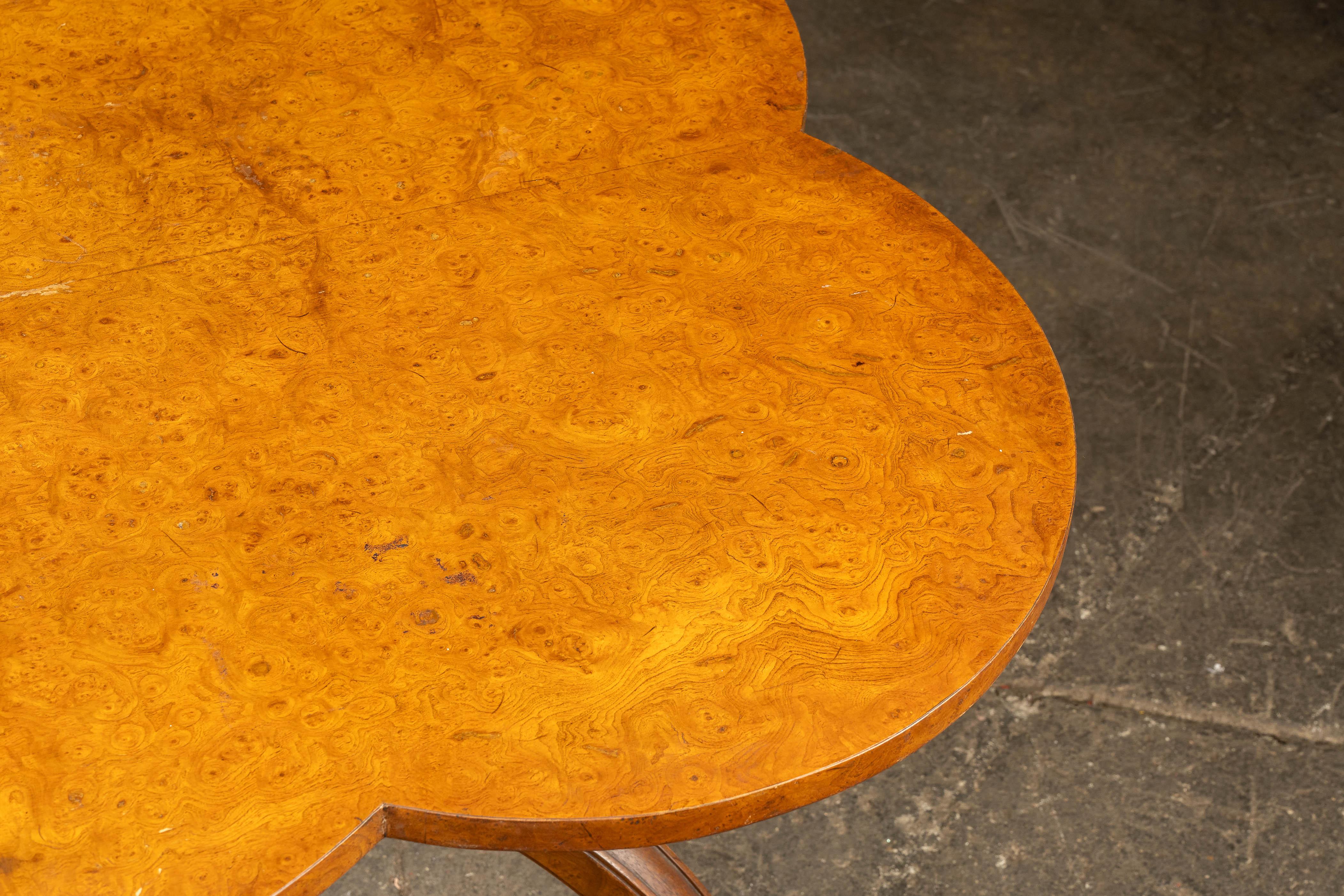 Vintage Neoclassical Quatrefoil Parlor Table For Sale 1