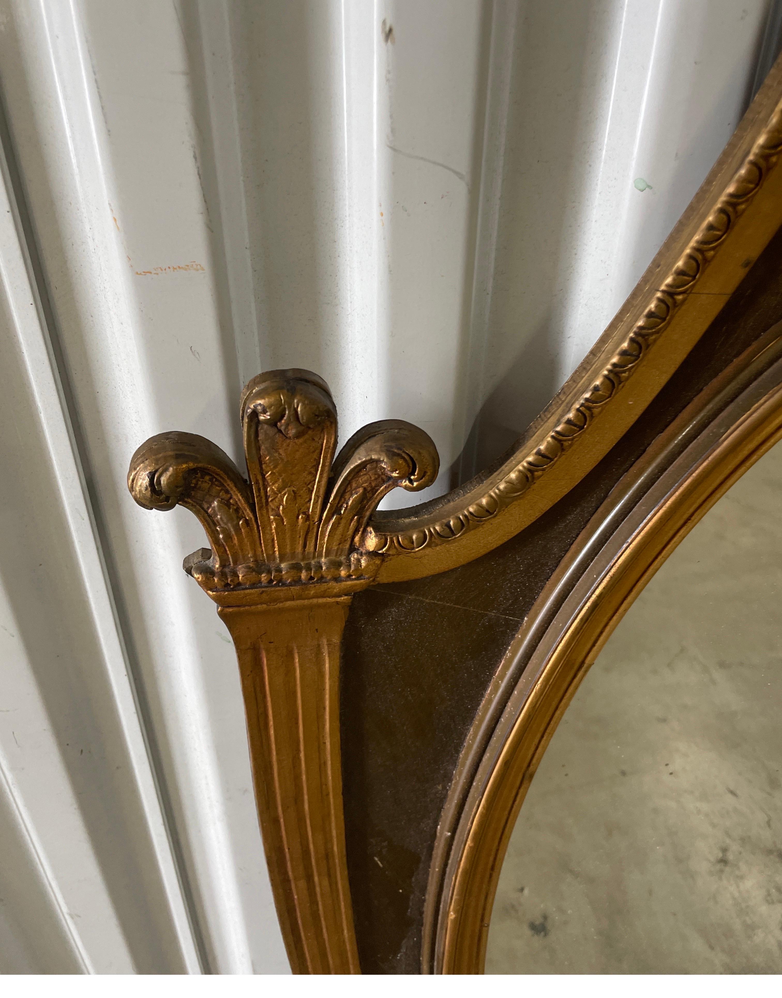 Neoclassico Specchio ovale neoclassico a forma di scudo d'epoca in vendita
