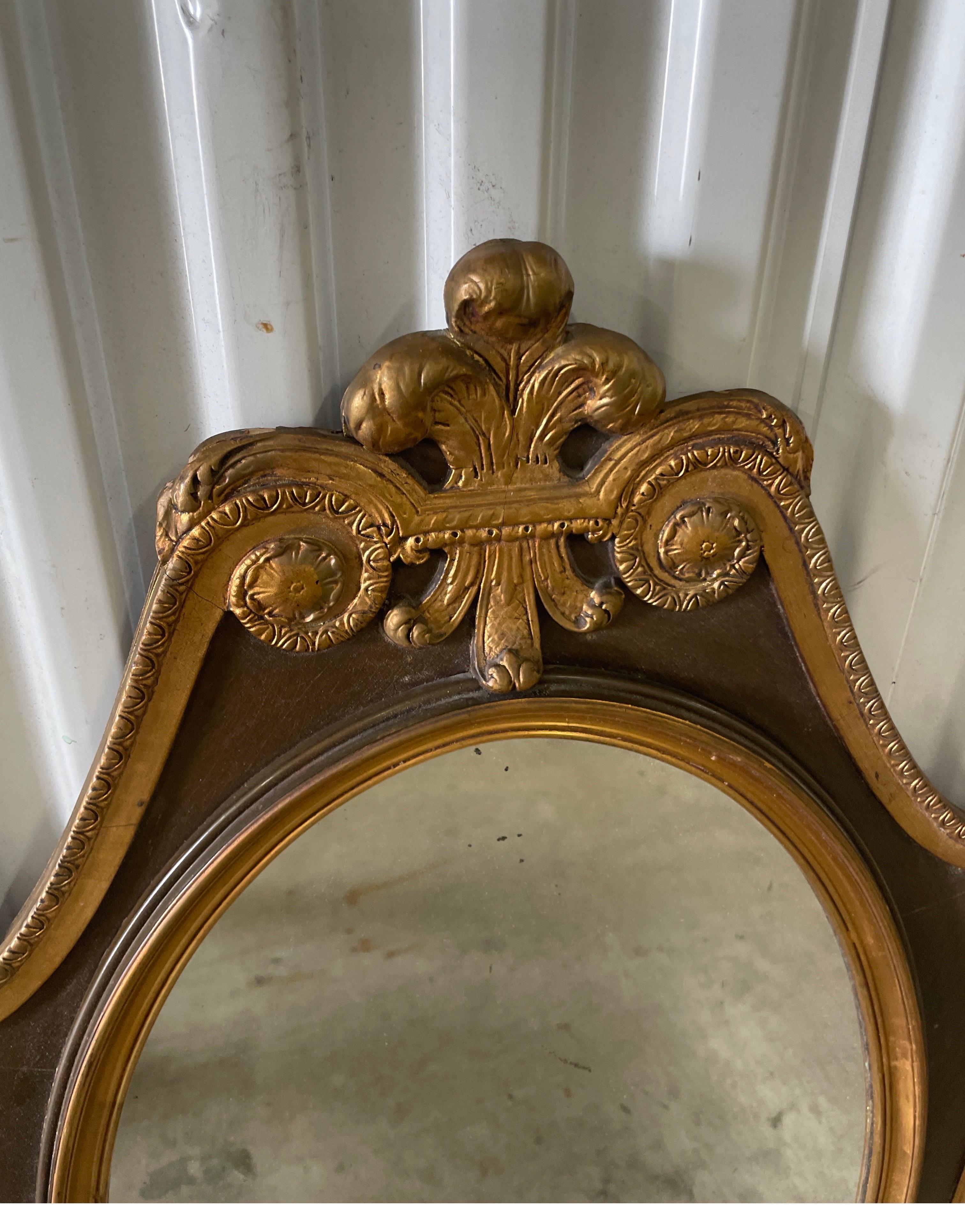Italiano Specchio ovale neoclassico a forma di scudo d'epoca in vendita