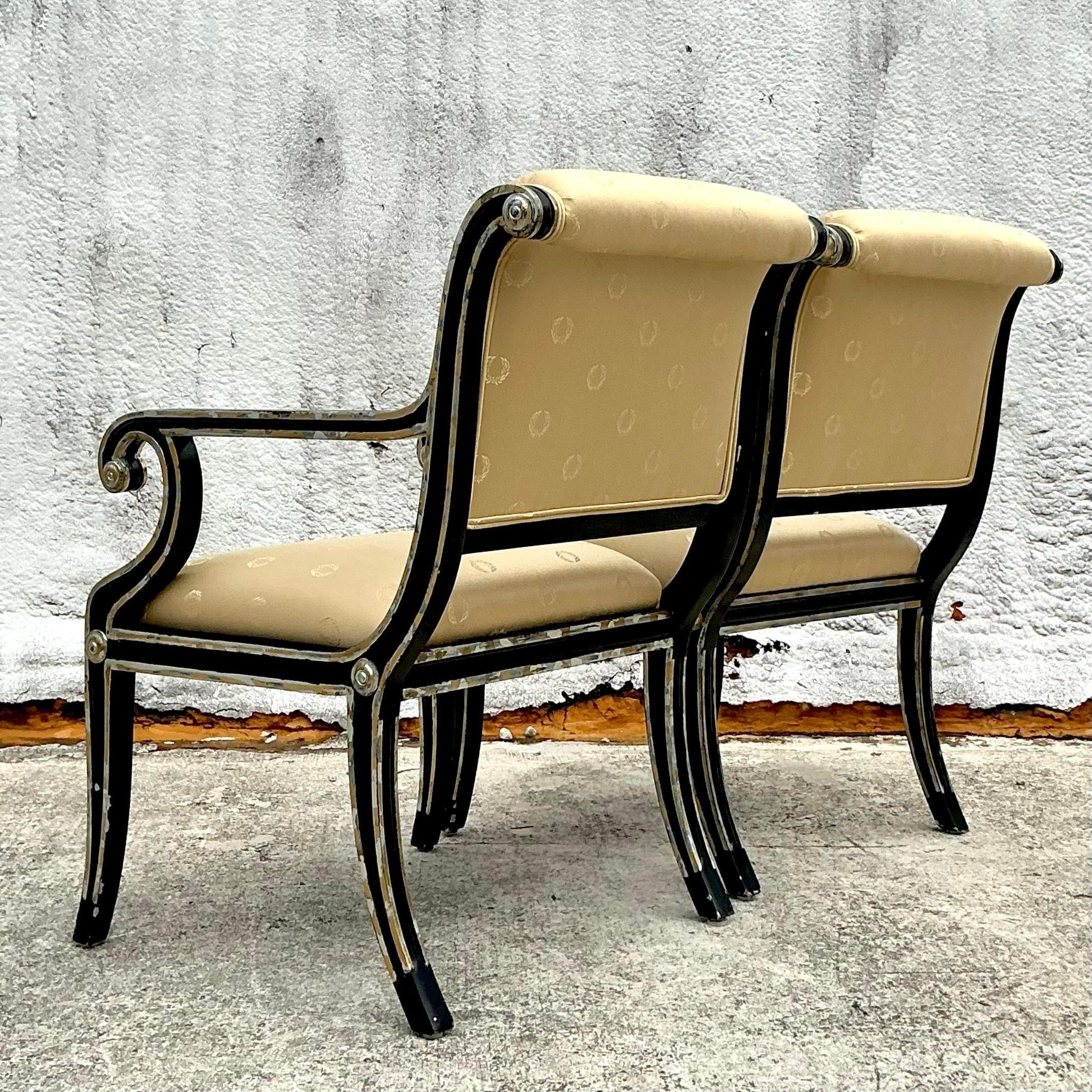 Neoclassico Sedie da salotto neoclassiche d'epoca in argento dorato - una coppia in vendita