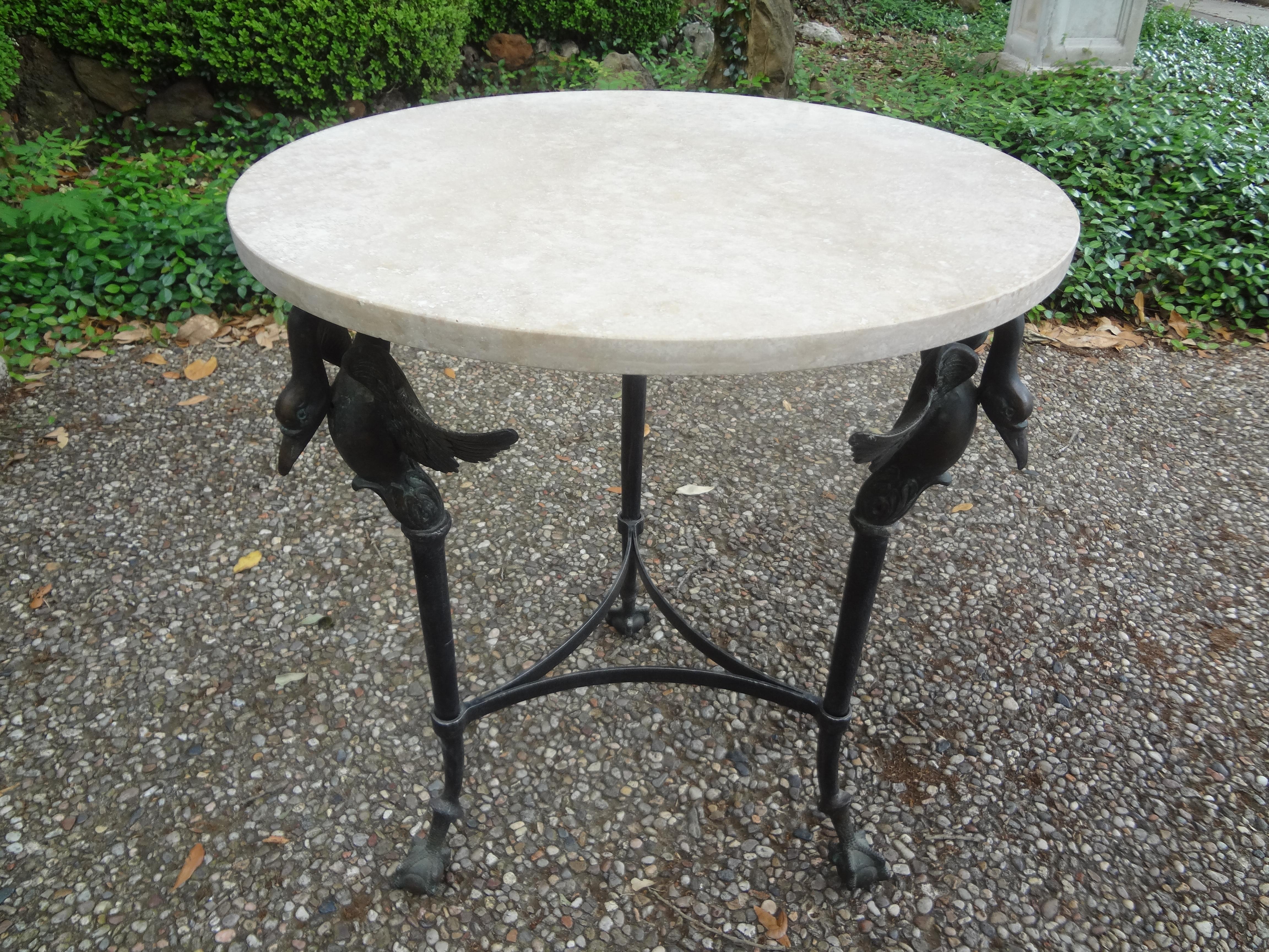 Neoklassizistischer Vintage-Tisch aus Bronze mit Travertinplatte im Angebot 1