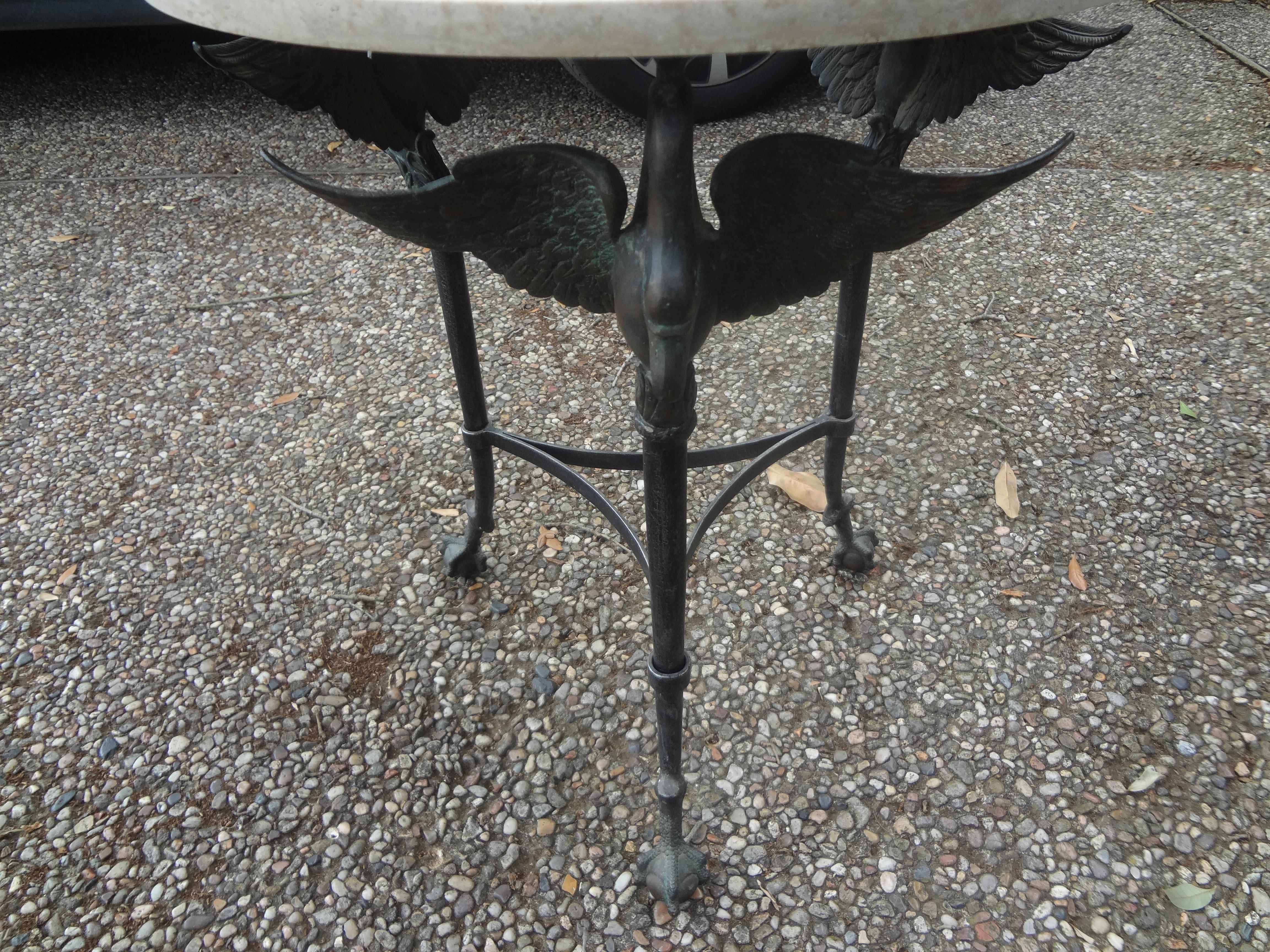 Neoklassizistischer Vintage-Tisch aus Bronze mit Travertinplatte im Angebot 2