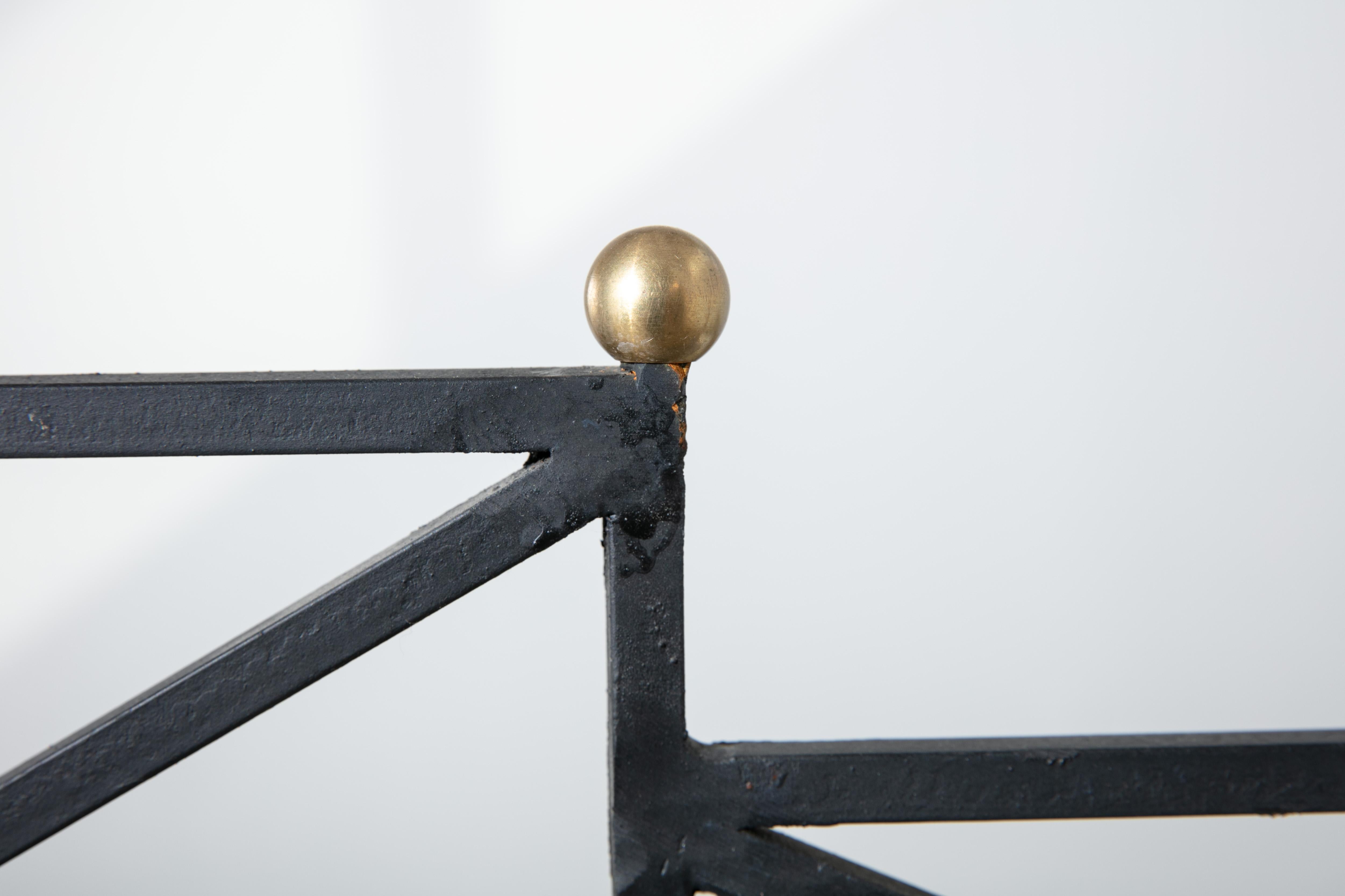 Neoklassizistische Vintage-Etagere im neoklassischen Stil mit antiken Spiegelregalen im Angebot 6