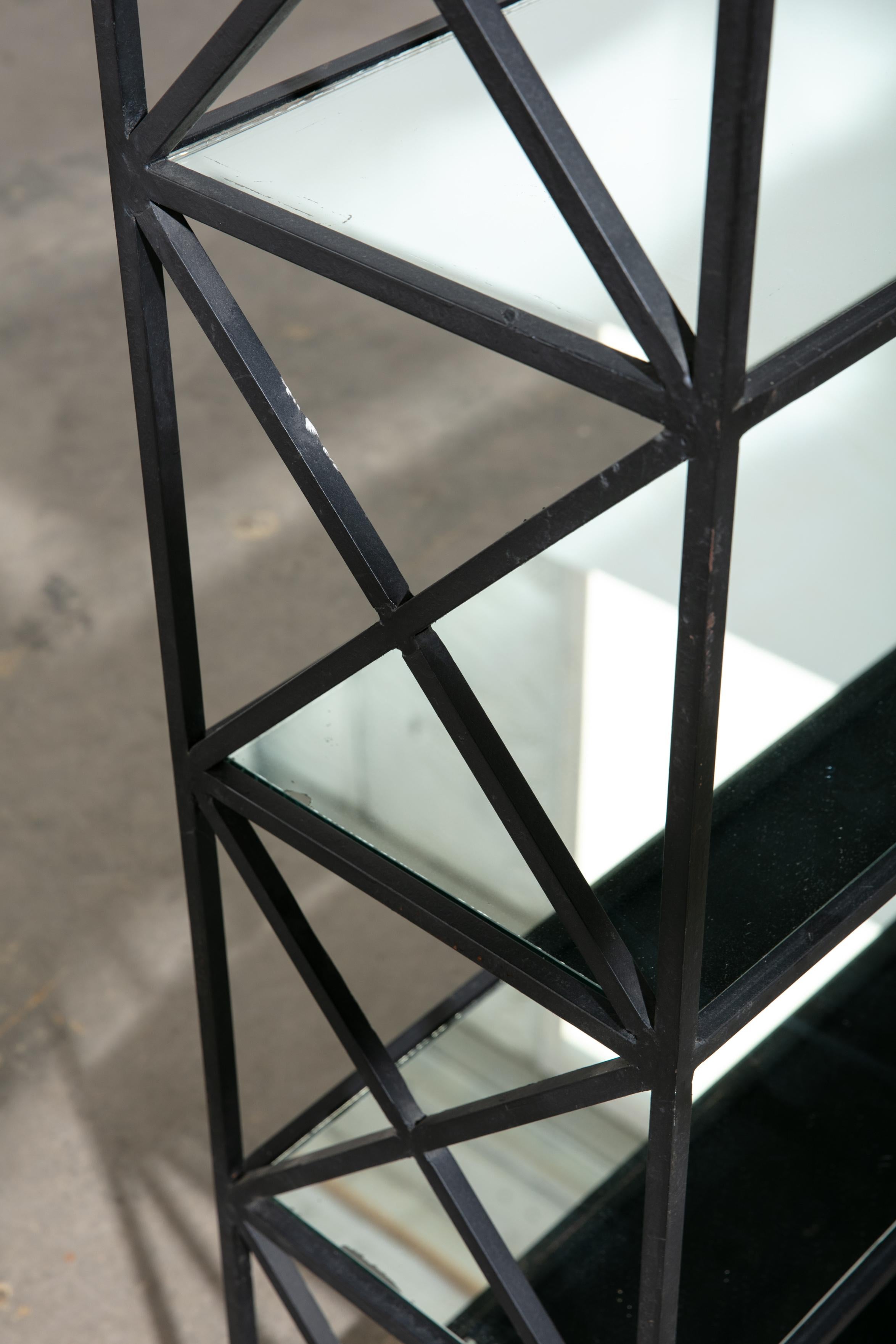 Neoklassizistische Vintage-Etagere im neoklassischen Stil mit antiken Spiegelregalen (Neoklassisch) im Angebot