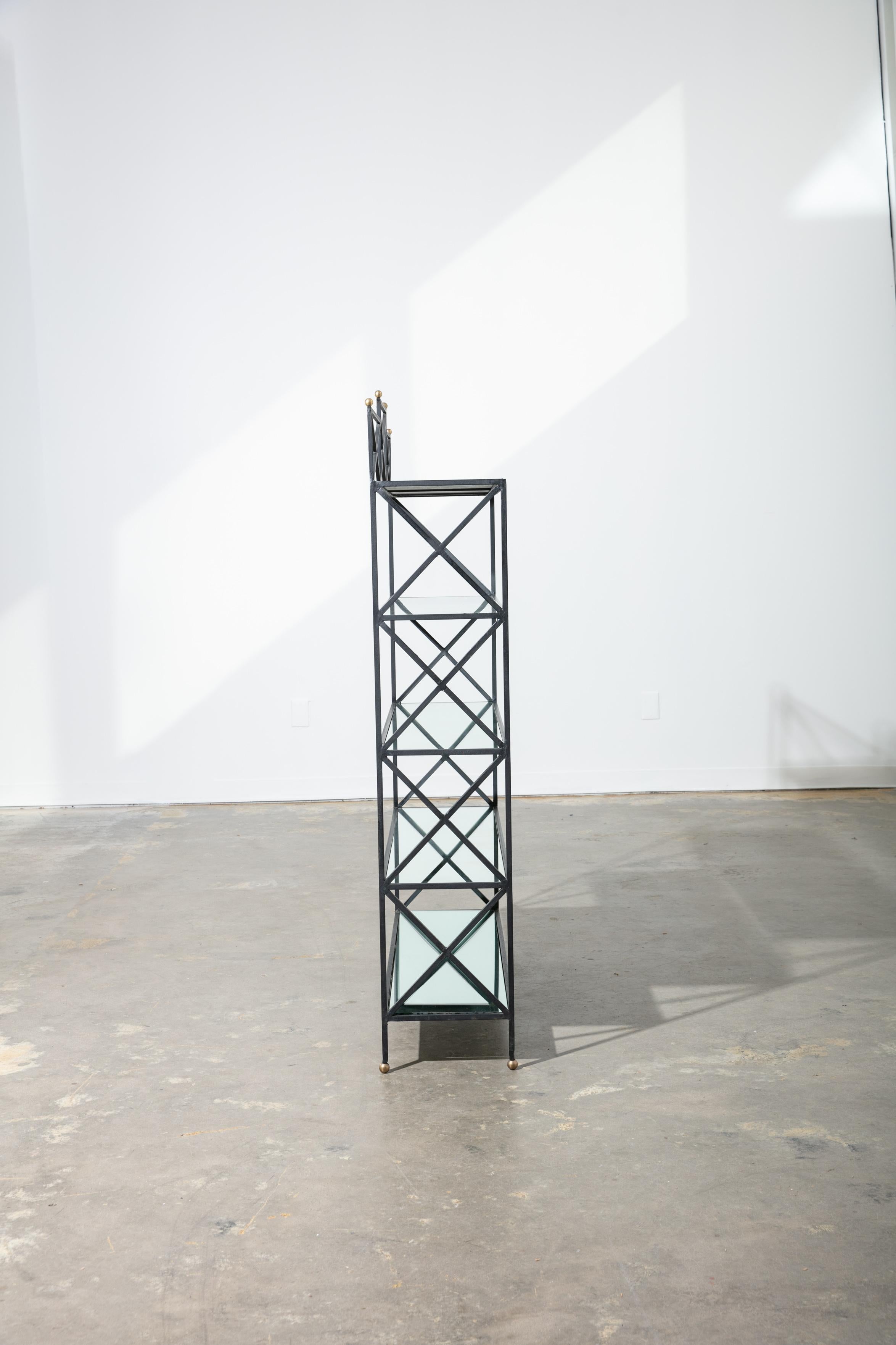 Neoklassizistische Vintage-Etagere im neoklassischen Stil mit antiken Spiegelregalen im Angebot 2
