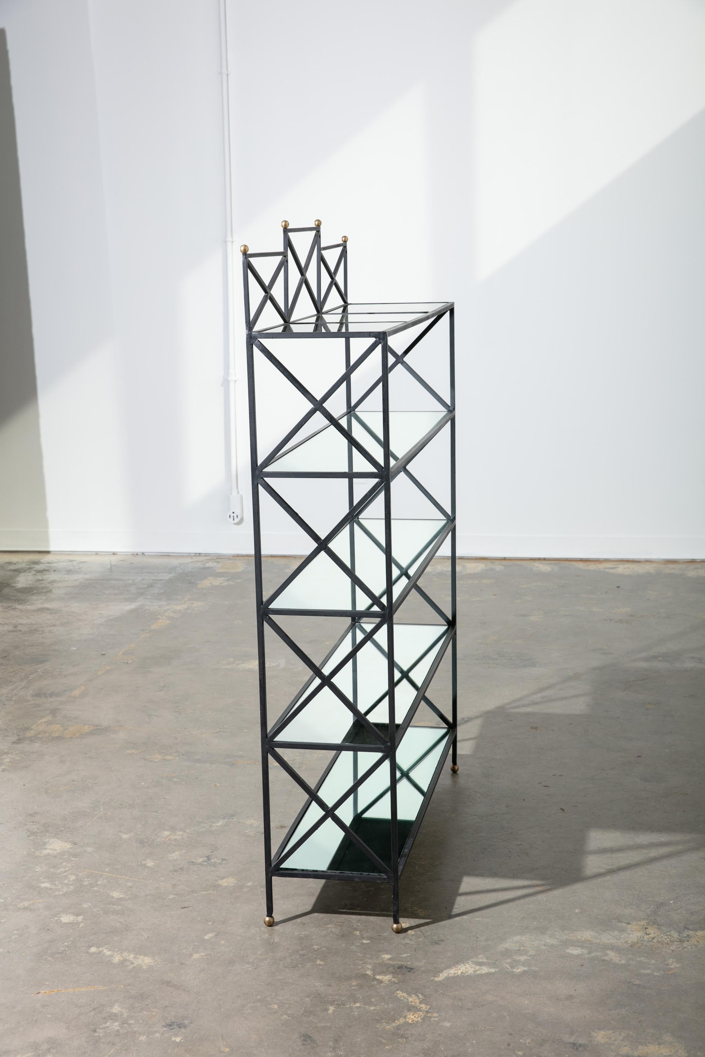 Neoklassizistische Vintage-Etagere im neoklassischen Stil mit antiken Spiegelregalen im Angebot 3