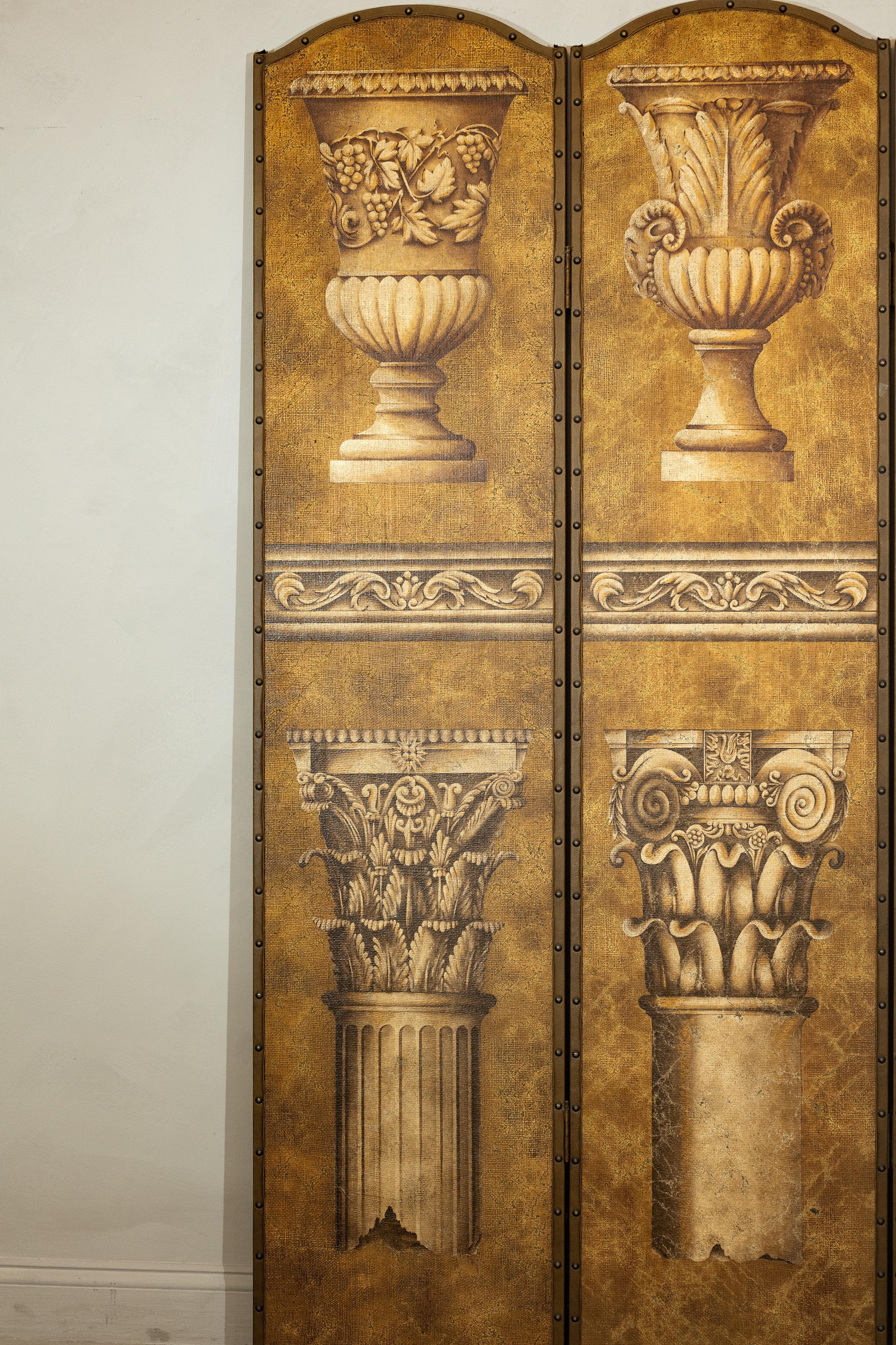 Divisorio a schermo pieghevole in stile neoclassico con motivi architettonici in vendita 3