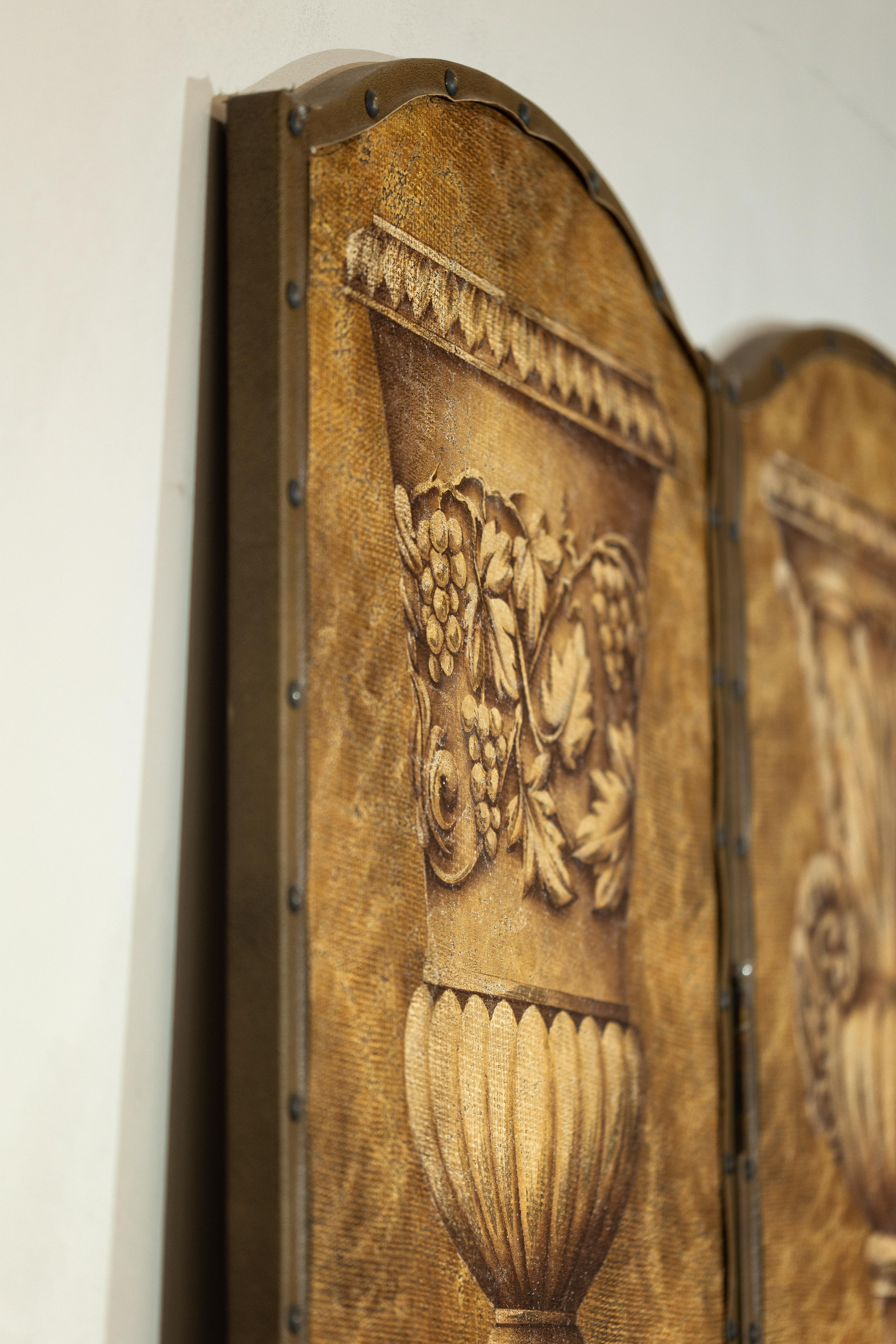 Divisorio a schermo pieghevole in stile neoclassico con motivi architettonici in vendita 7