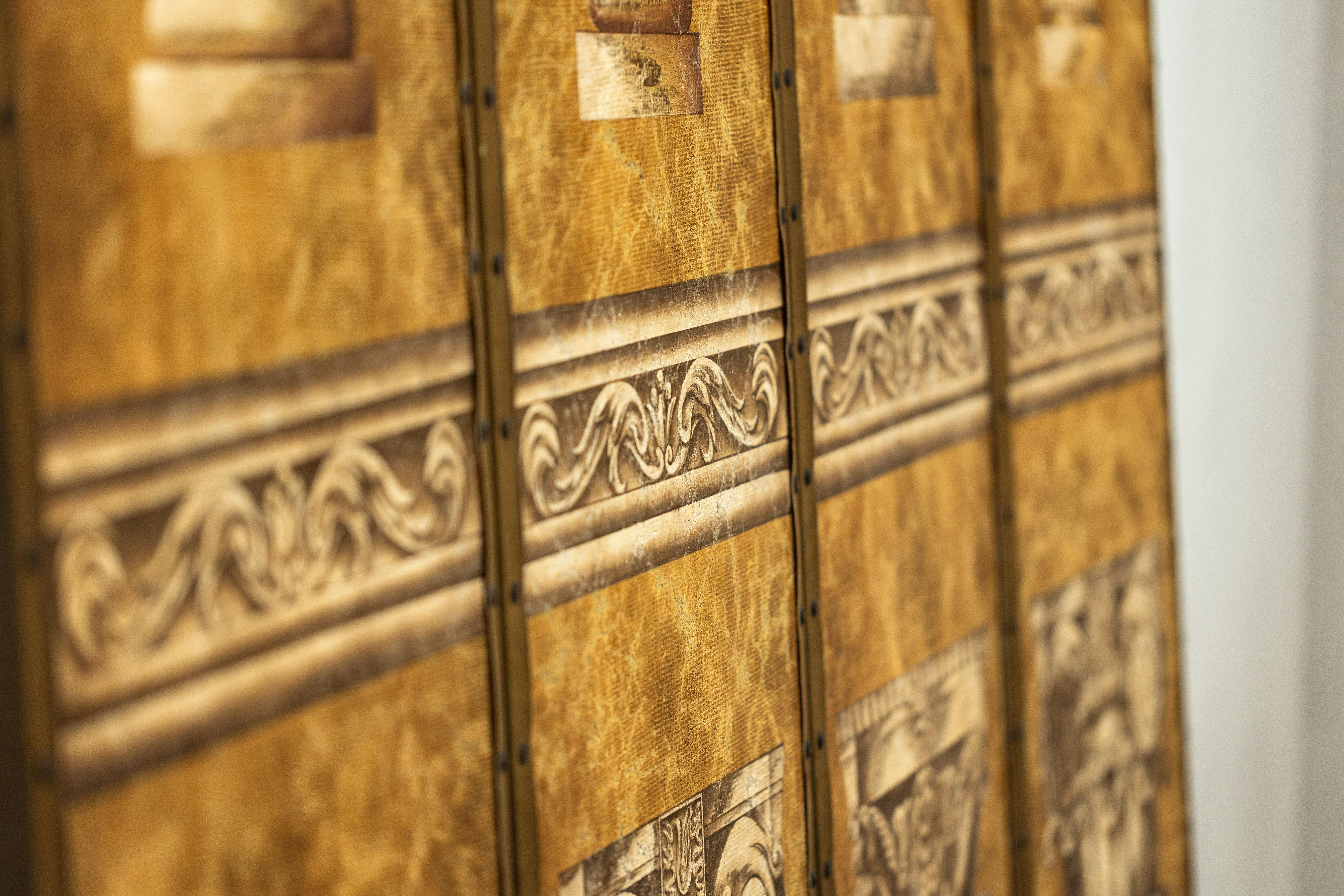 Divisorio a schermo pieghevole in stile neoclassico con motivi architettonici in vendita 8