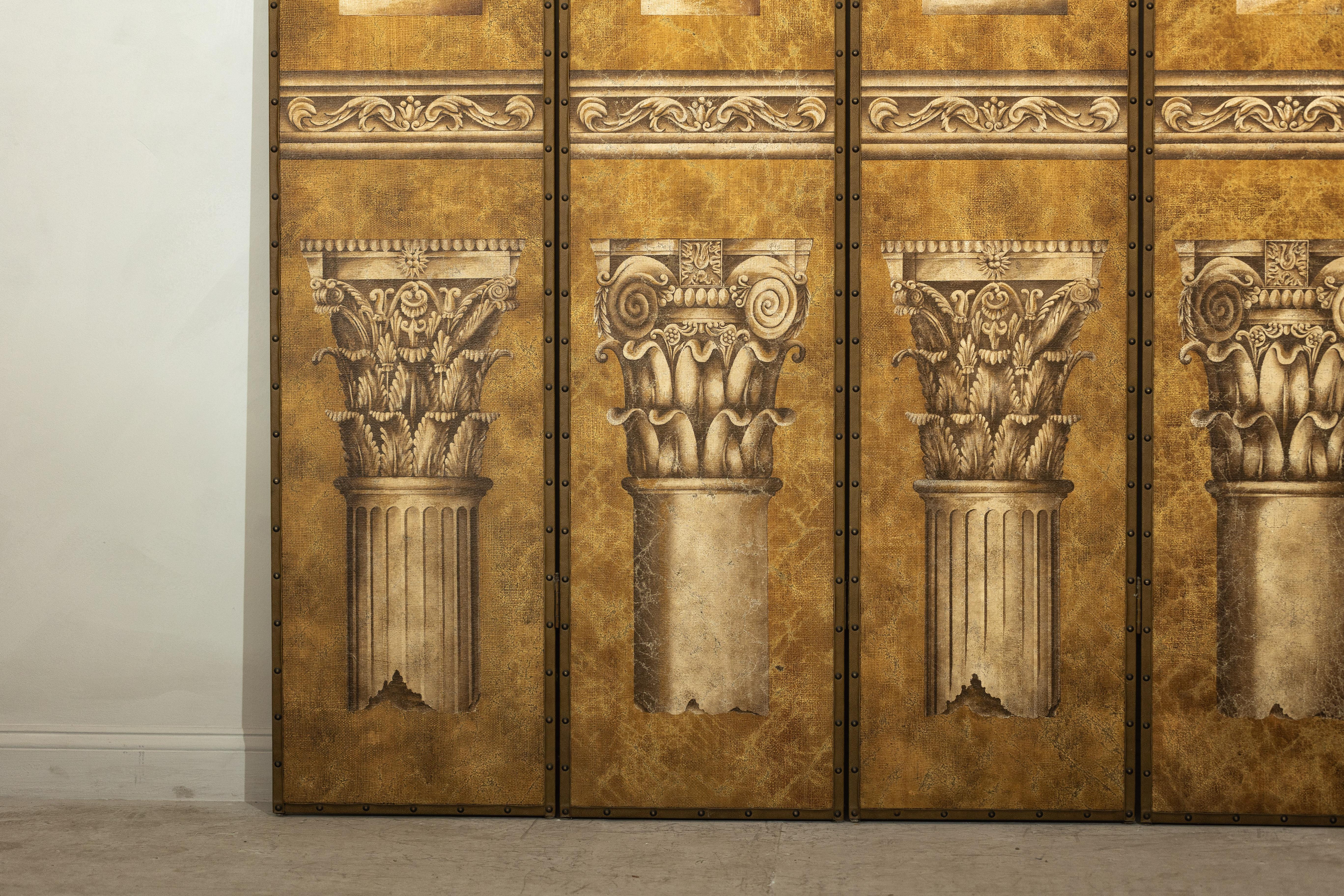 Divisorio a schermo pieghevole in stile neoclassico con motivi architettonici In condizioni buone in vendita a Yonkers, NY