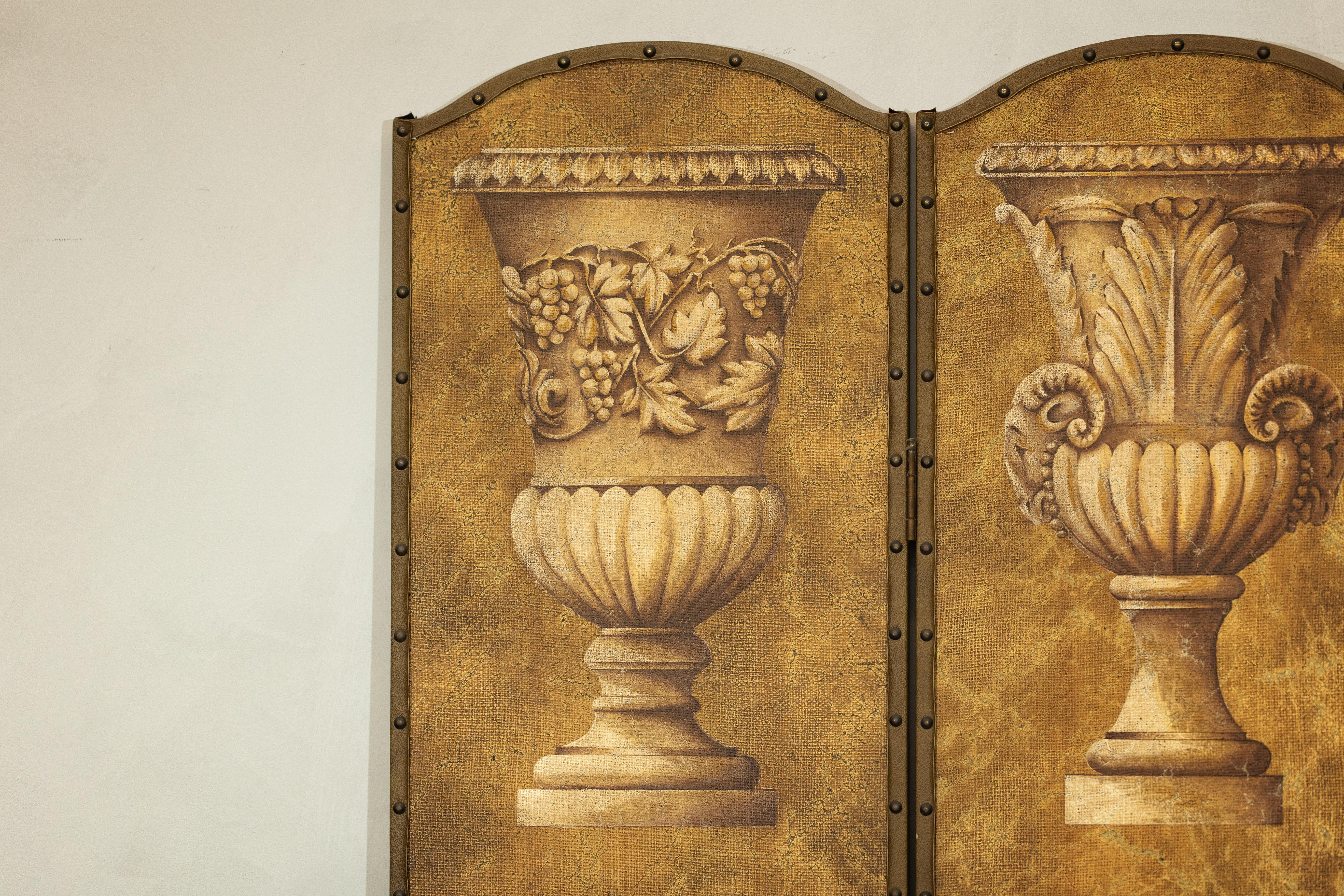 Metallo Divisorio a schermo pieghevole in stile neoclassico con motivi architettonici in vendita
