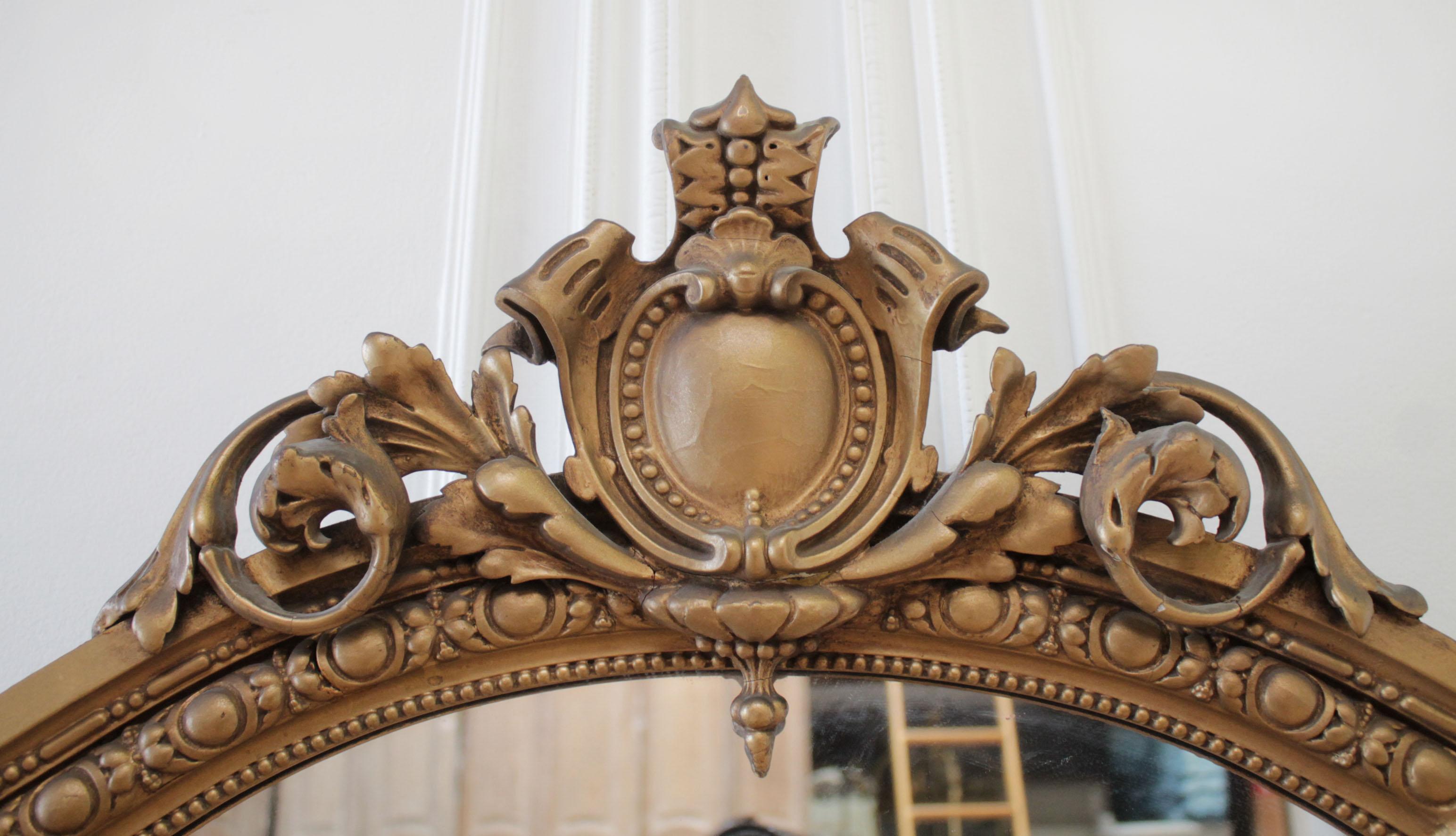 Vintage neoclassical style giltwood mirror
All carvings are present, no major breaks or repairs. Finish might have small scuffs or scratches. Original finish, original mirror.
Size: 29.5