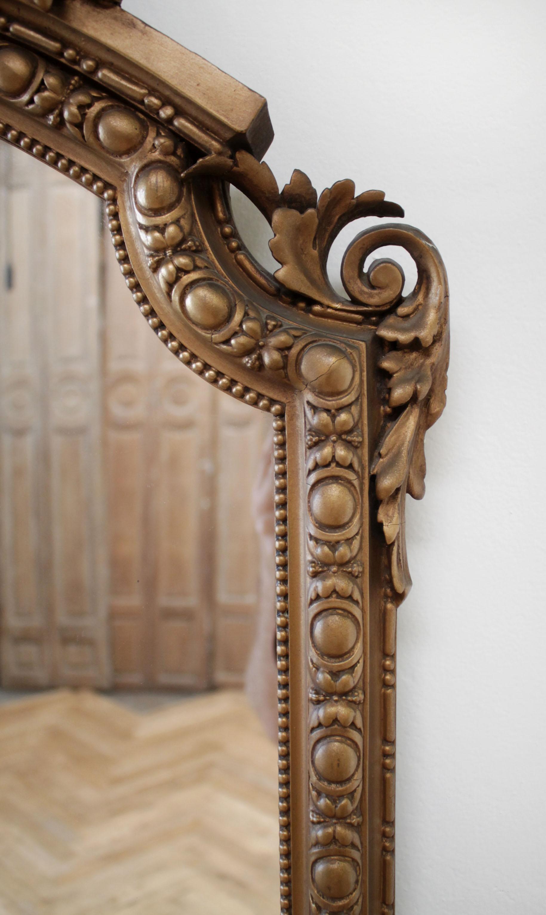 Vintage Neoclassical Style Giltwood Mirror In Good Condition In Brea, CA