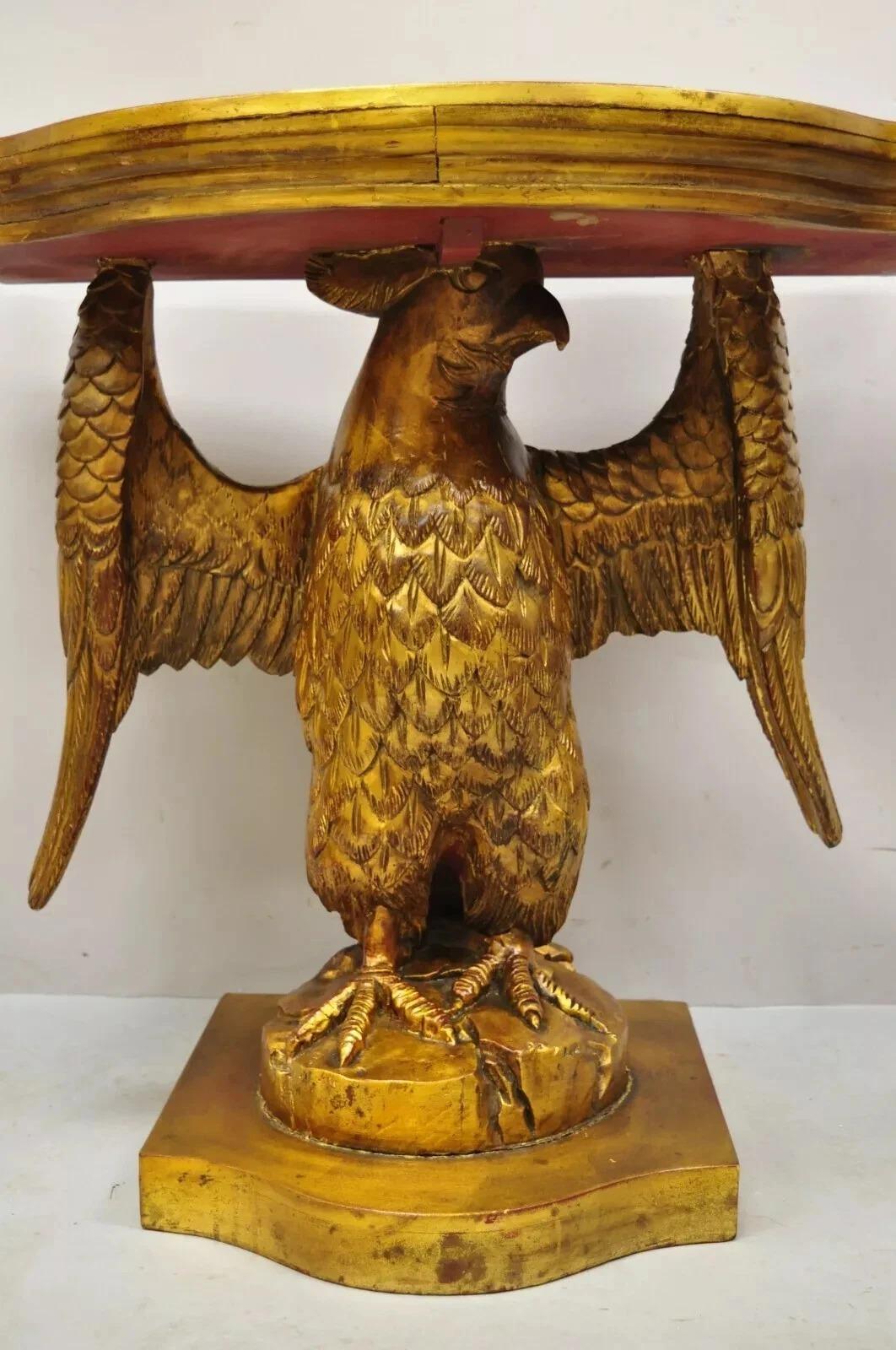 Bitte teilen Sie uns Ihre Postleitzahl mit, um ein günstigeres Angebot für den Versand innerhalb der USA anzufordern.

Vintage Italian Neoclassical Style Gold geschnitzten Holz American Eagle Konsole Hall Tisch. Der Artikel hat eine vergoldete