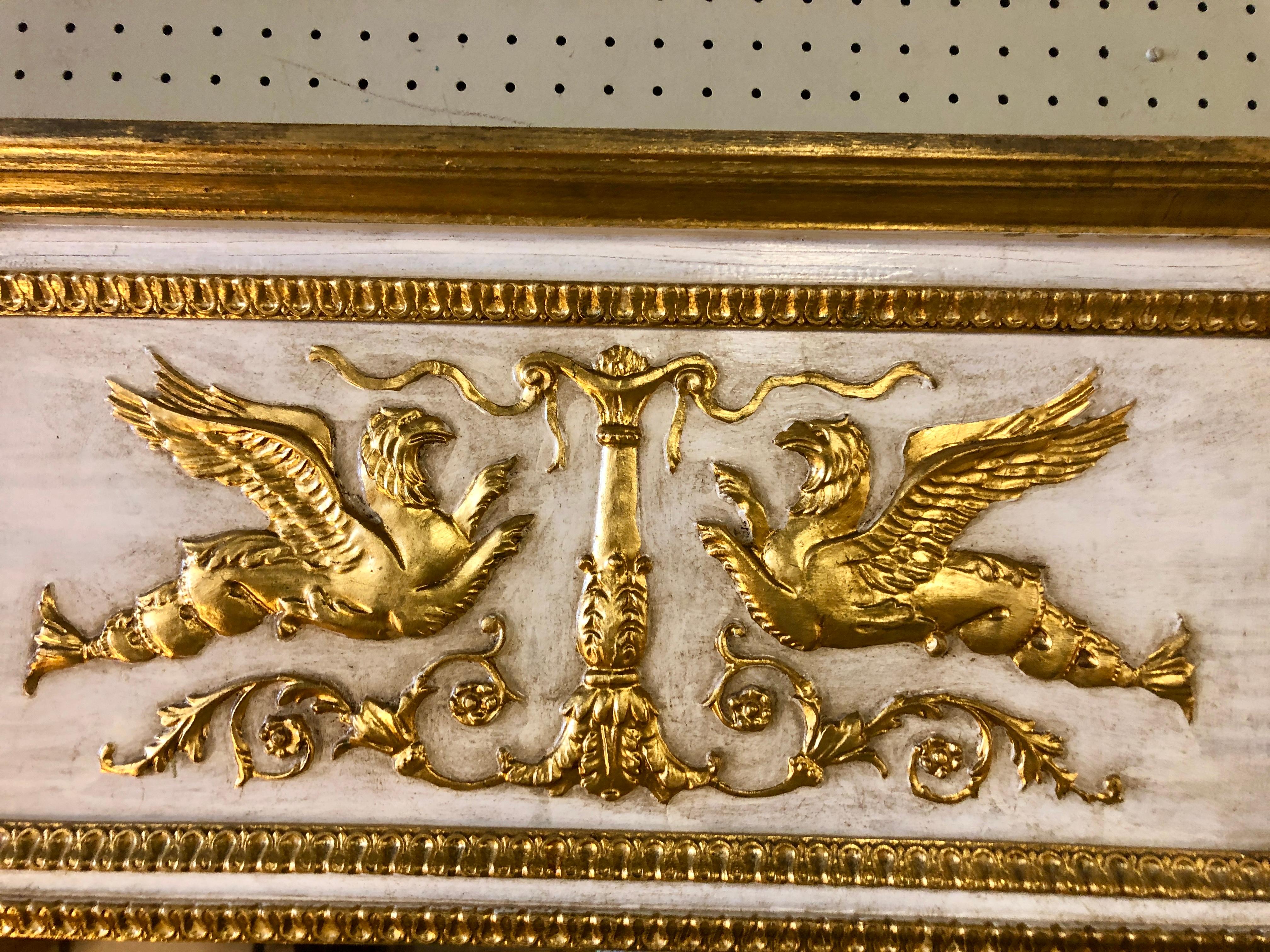XX secolo Vintage La Barge, specchio dipinto e dorato in stile neoclassico in vendita