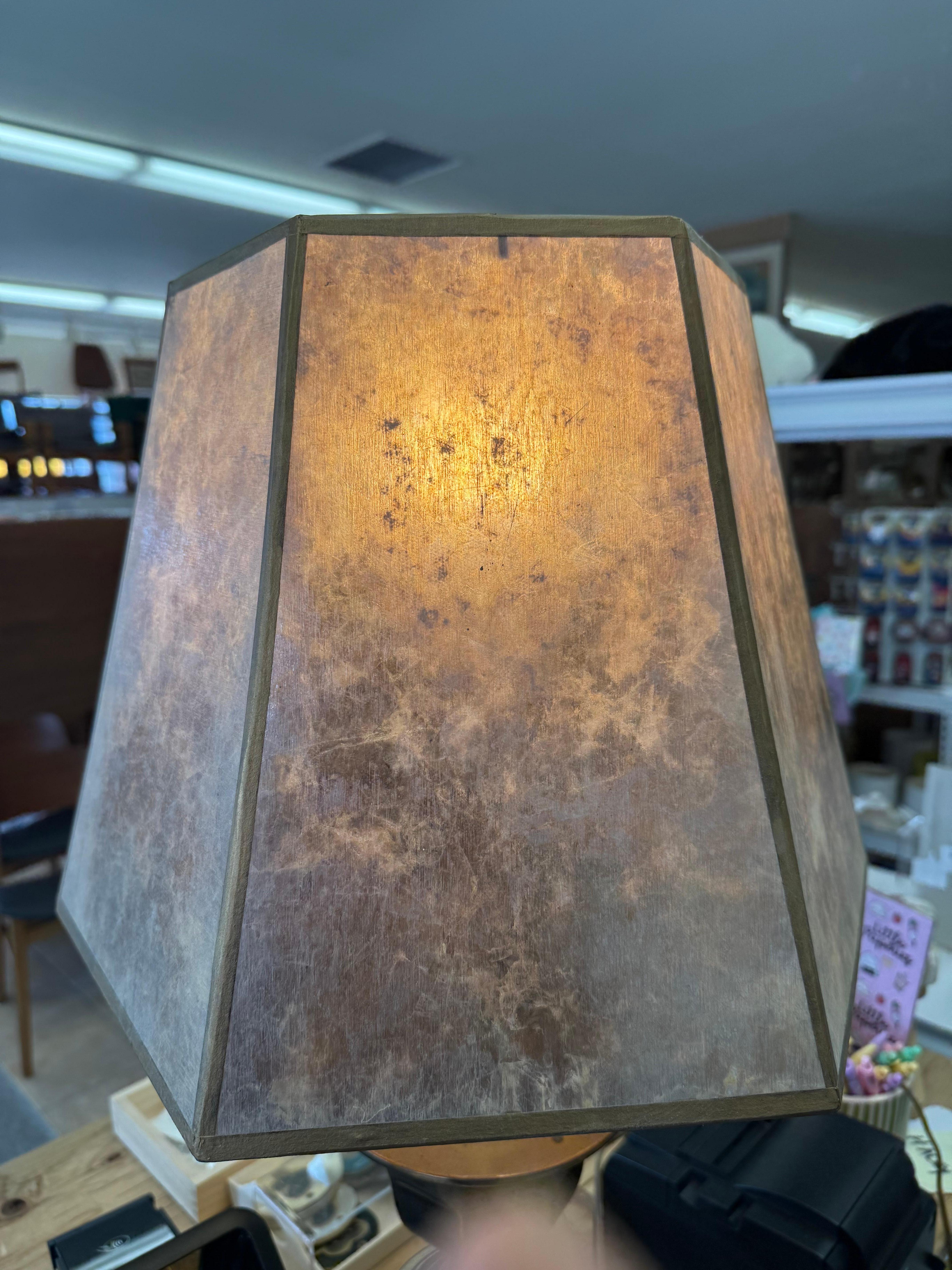 Vintage Neoclassical Style Table Lamp with Classic Urn Shape Base For Sale 1