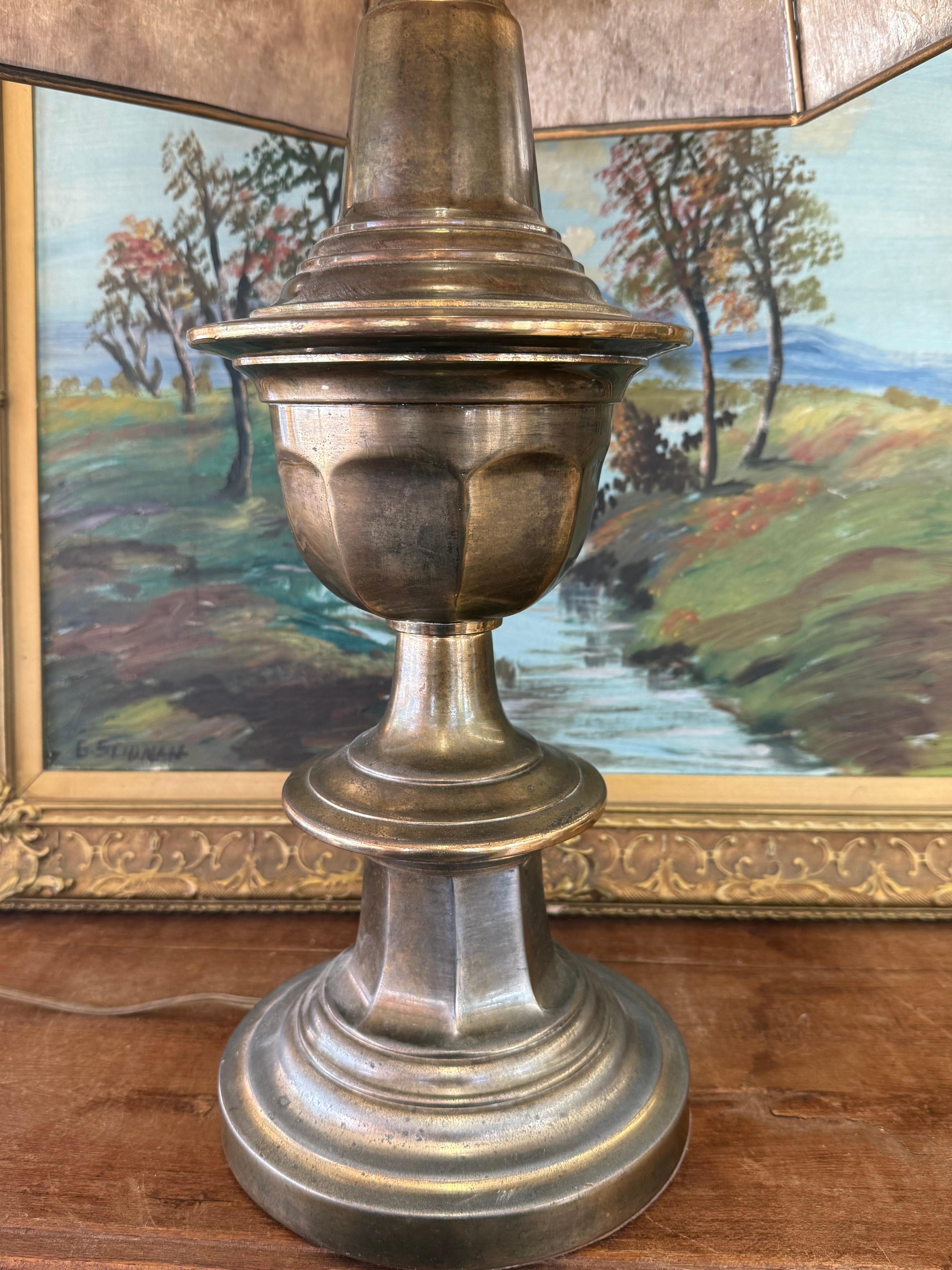 Vintage Neoclassical Style Table Lamp with Classic Urn Shape Base For Sale 2