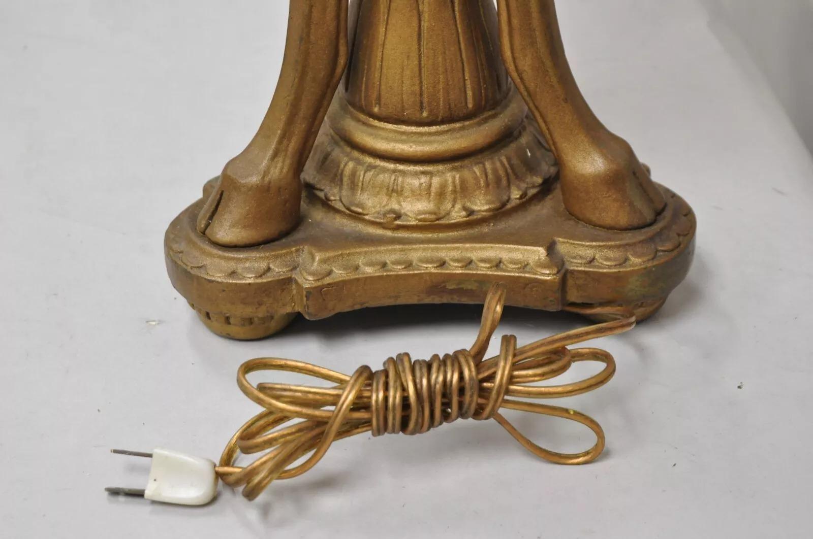 Lampada da tavolo d'epoca in stile neoclassico con triplo ariete e testa di capra rivestita d'oro in vendita 3