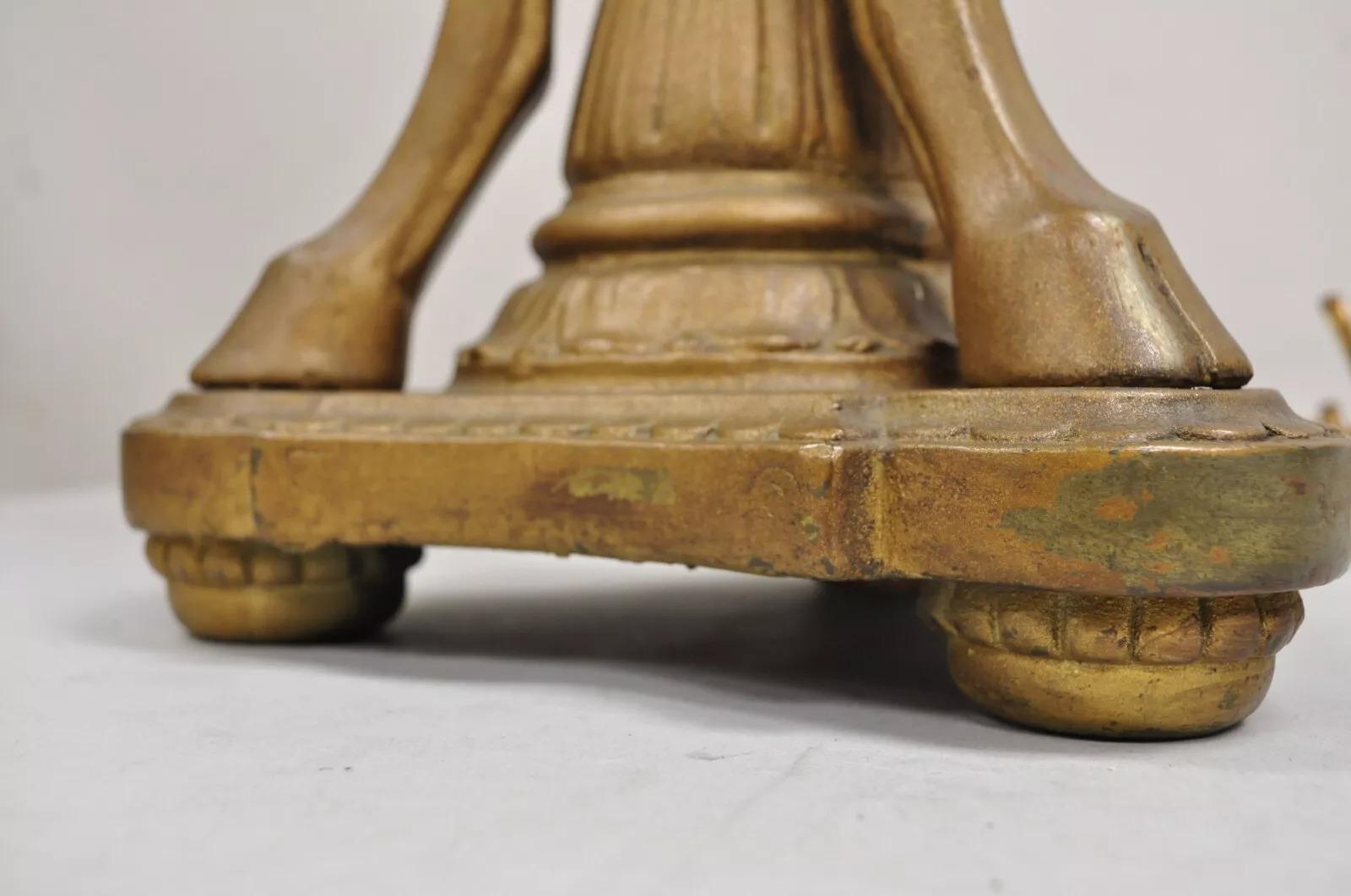 Lampada da tavolo d'epoca in stile neoclassico con triplo ariete e testa di capra rivestita d'oro in vendita 4