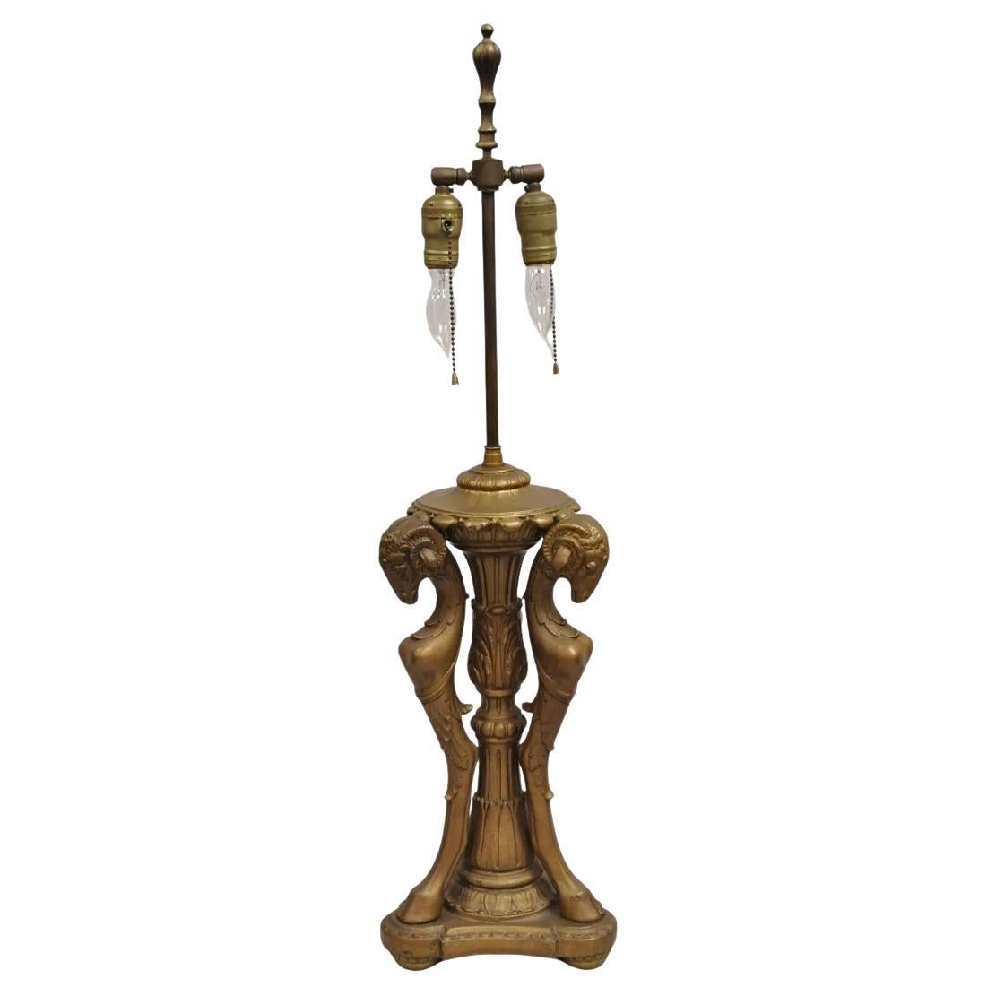 Lampada da tavolo d'epoca in stile neoclassico con triplo ariete e testa di capra rivestita d'oro in vendita