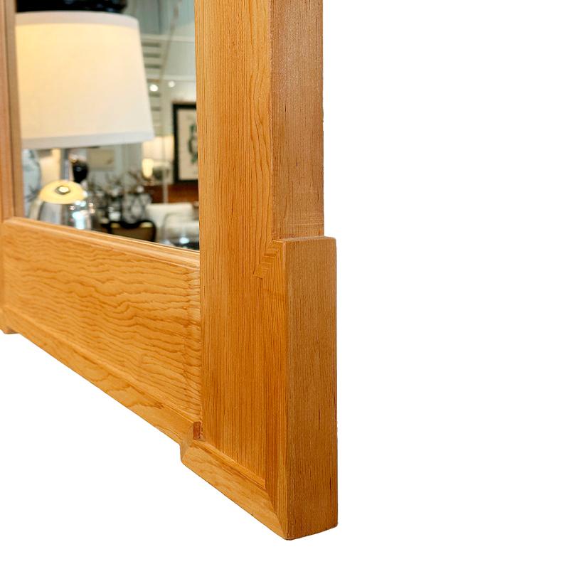 Espejo de madera de estilo neoclásico vintage con rotura  Frontón Neoclásico en venta