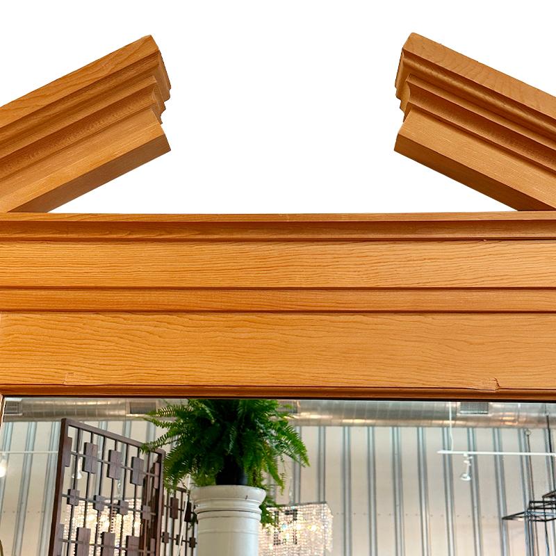 Espejo de madera de estilo neoclásico vintage con rotura  Frontón Estadounidense en venta