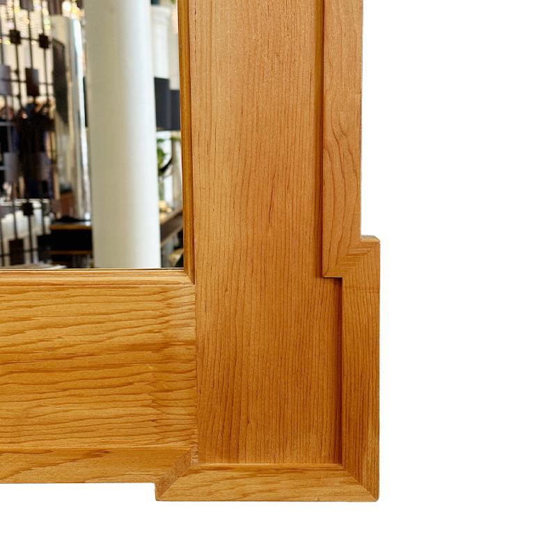 Espejo de madera de estilo neoclásico vintage con rotura  Frontón siglo XX en venta