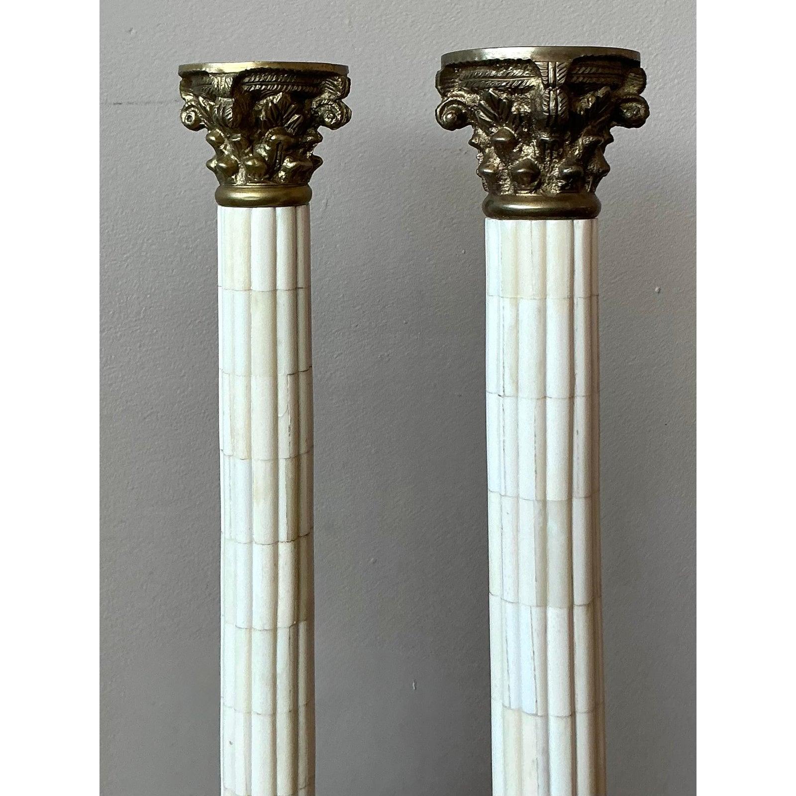 Candelabri neoclassici d'epoca in osso tessellato - Una coppia In condizioni buone in vendita a West Palm Beach, FL