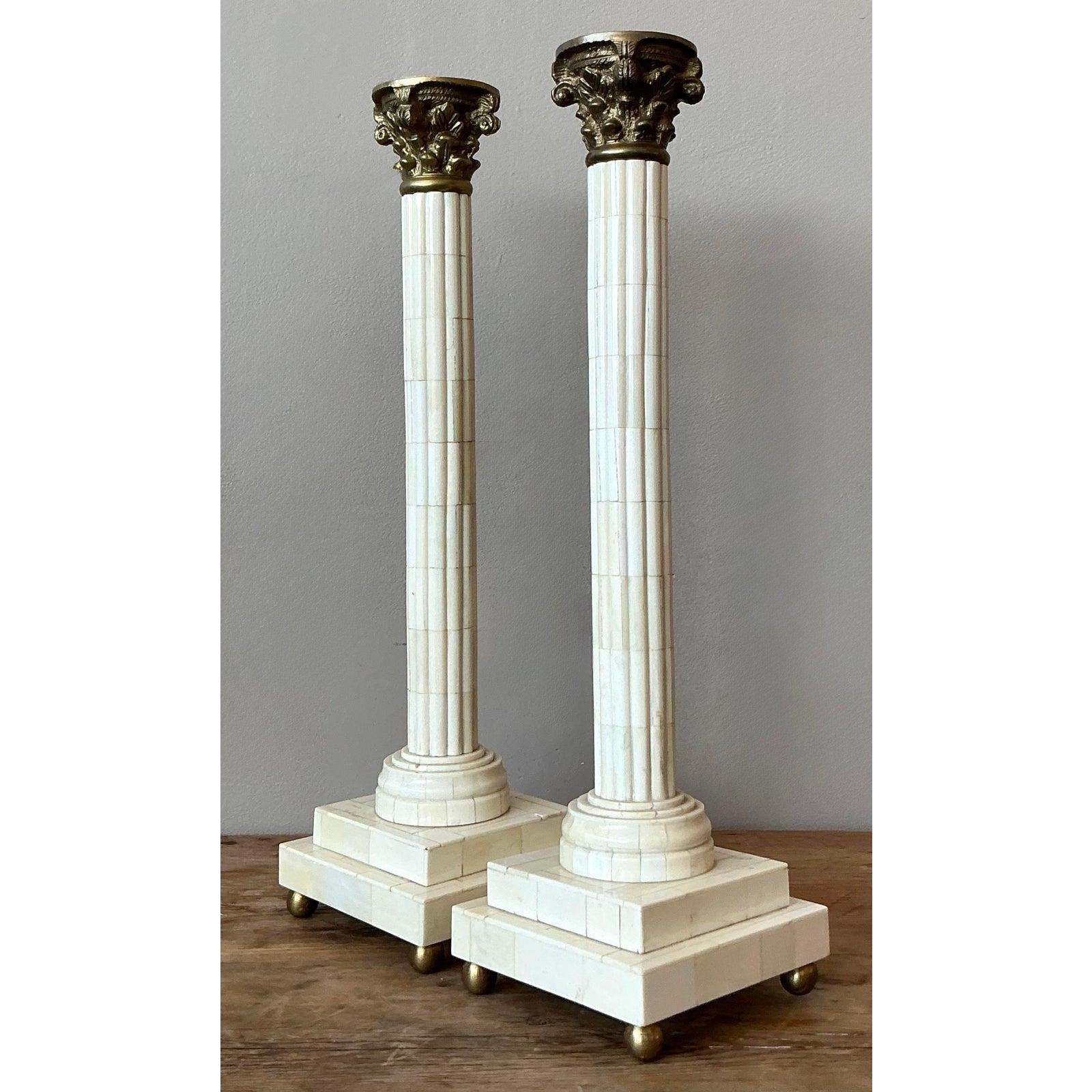 XX secolo Candelabri neoclassici d'epoca in osso tessellato - Una coppia in vendita