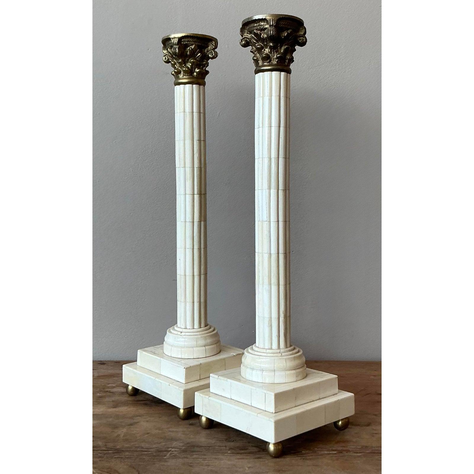 Metallo Candelabri neoclassici d'epoca in osso tessellato - Una coppia in vendita